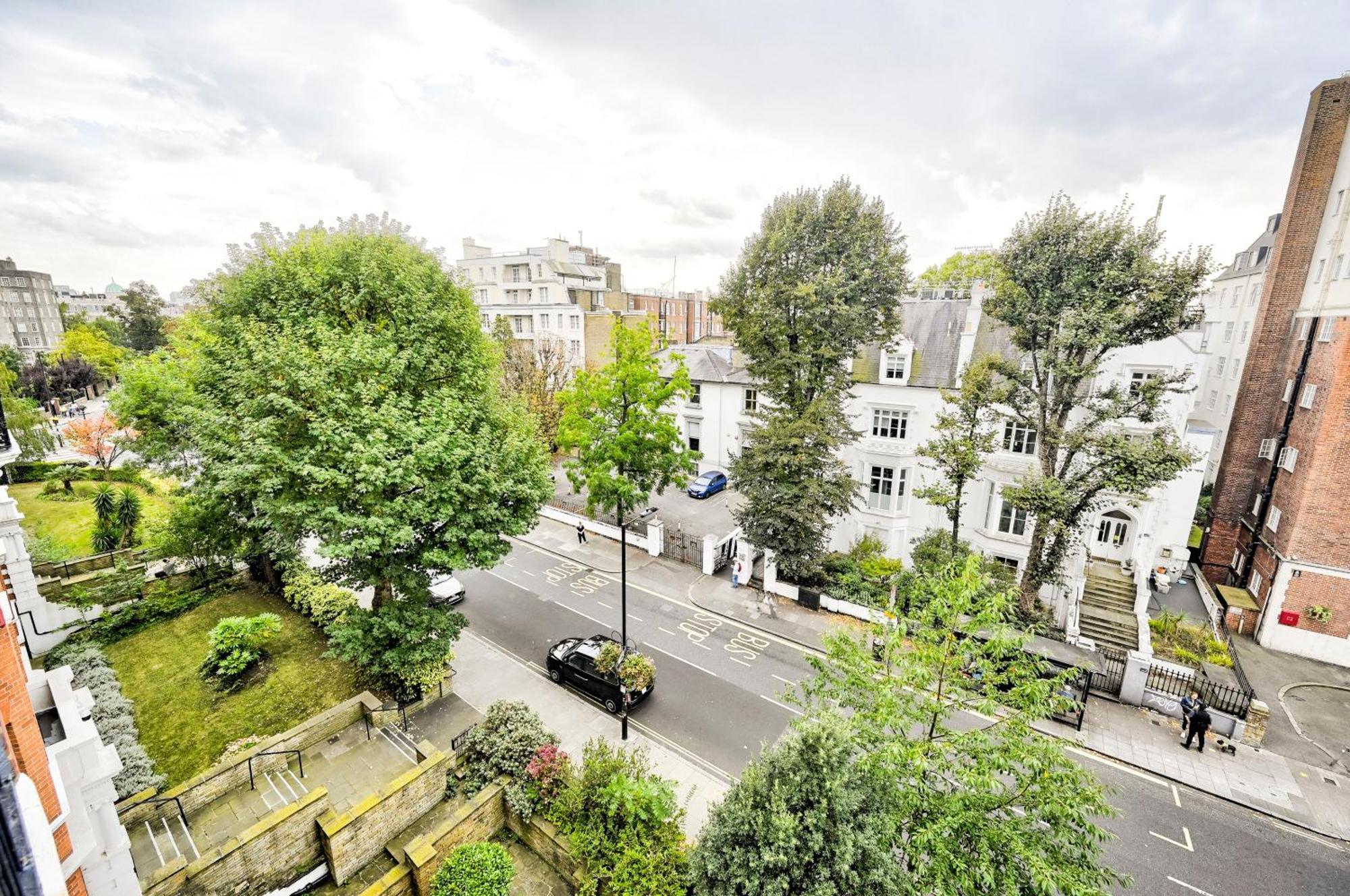 Beatles-themed Serviced On Abbey Road Londres