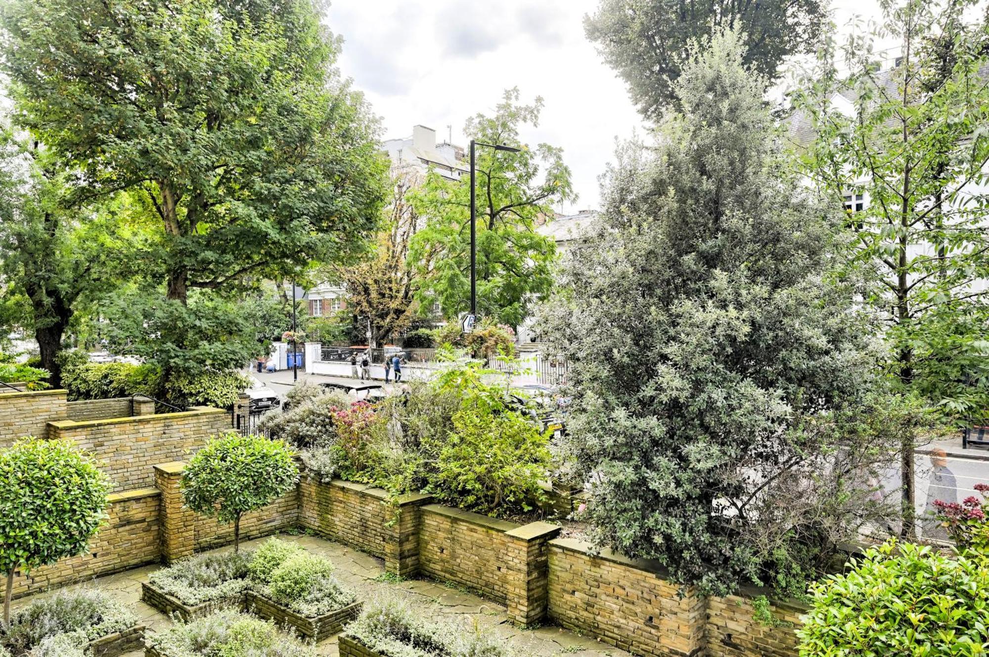 Beatles-themed Serviced On Abbey Road