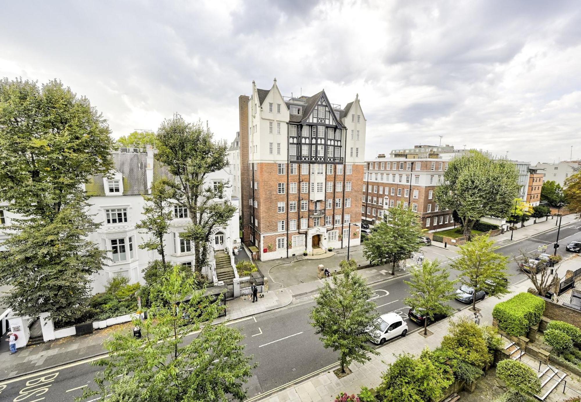 Beatles-themed Serviced On Abbey Road * Londres