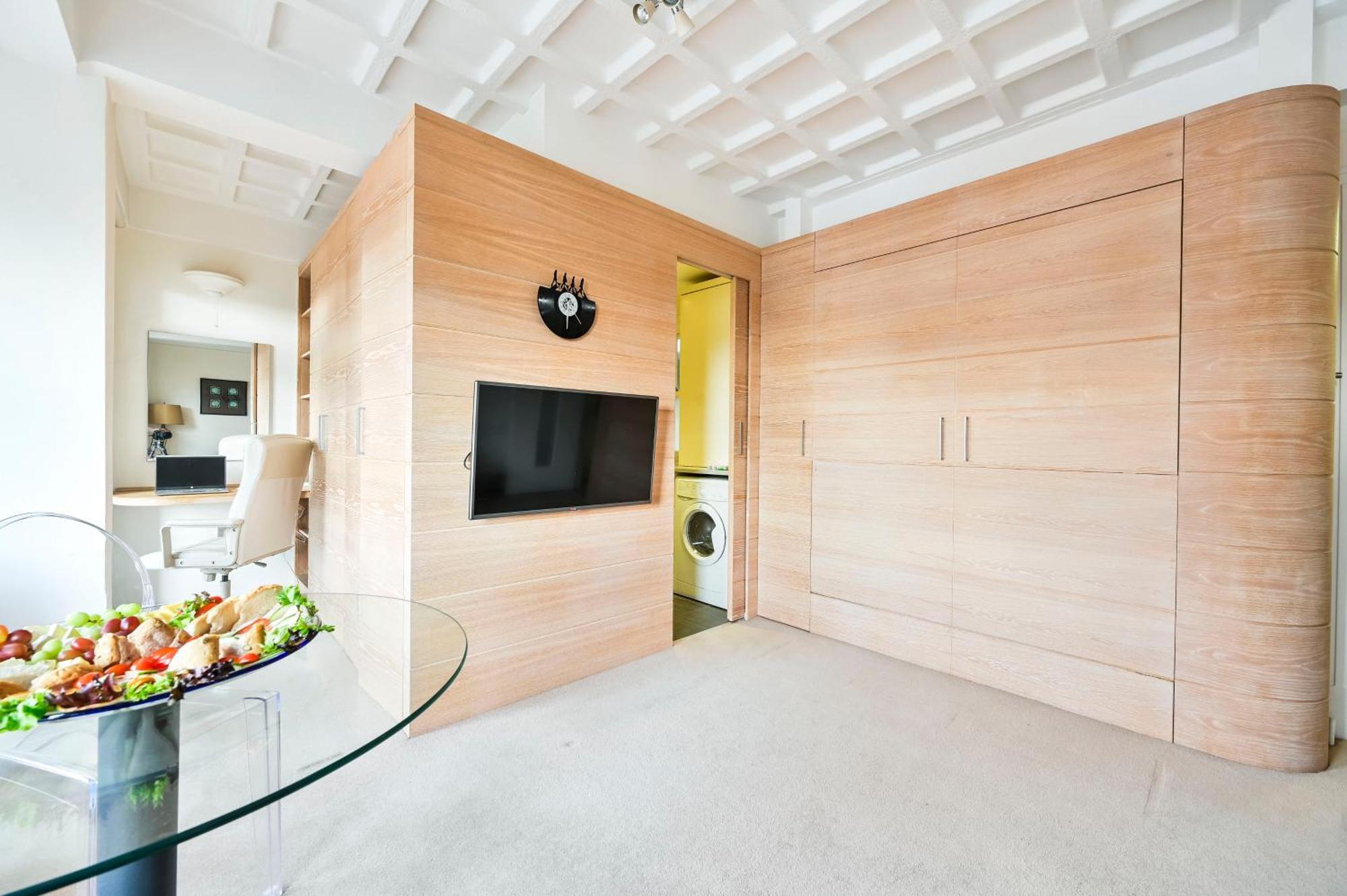 Beatles-themed Serviced On Abbey Road Londres