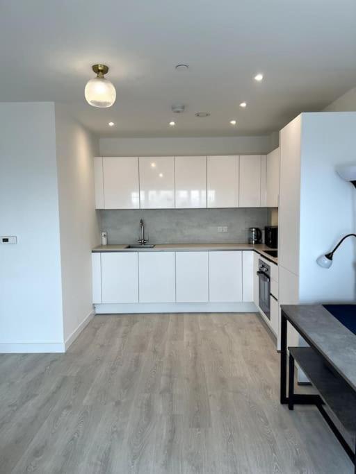 One Bedroom Flat - Zone 2 Appartement *