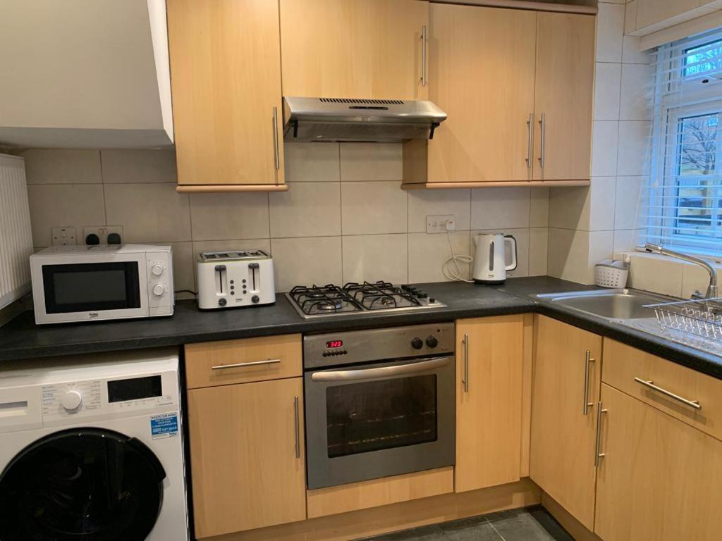 Ttsa- Essential 1 Bedroom Balham-free Parking Appartement Londen