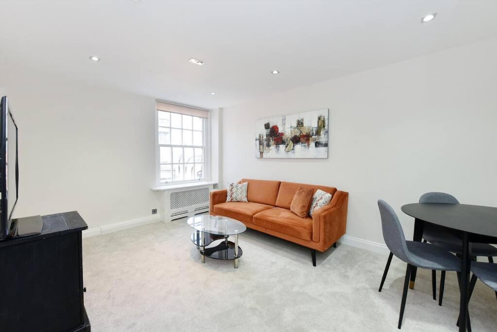 Three Bedrooom Flat In Heart Of * Londres