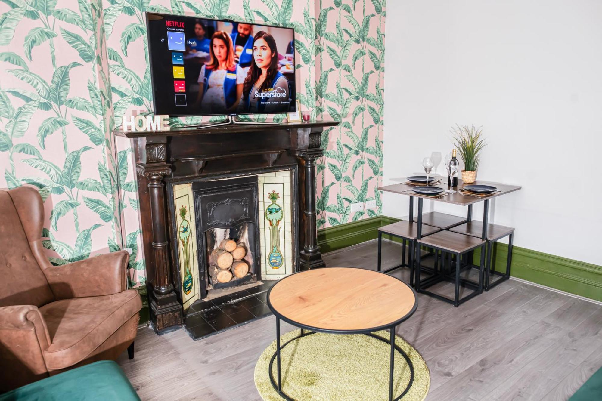 2 Bedroom Flat With Indoor Fireplace In Shepherds Bush, Near White City