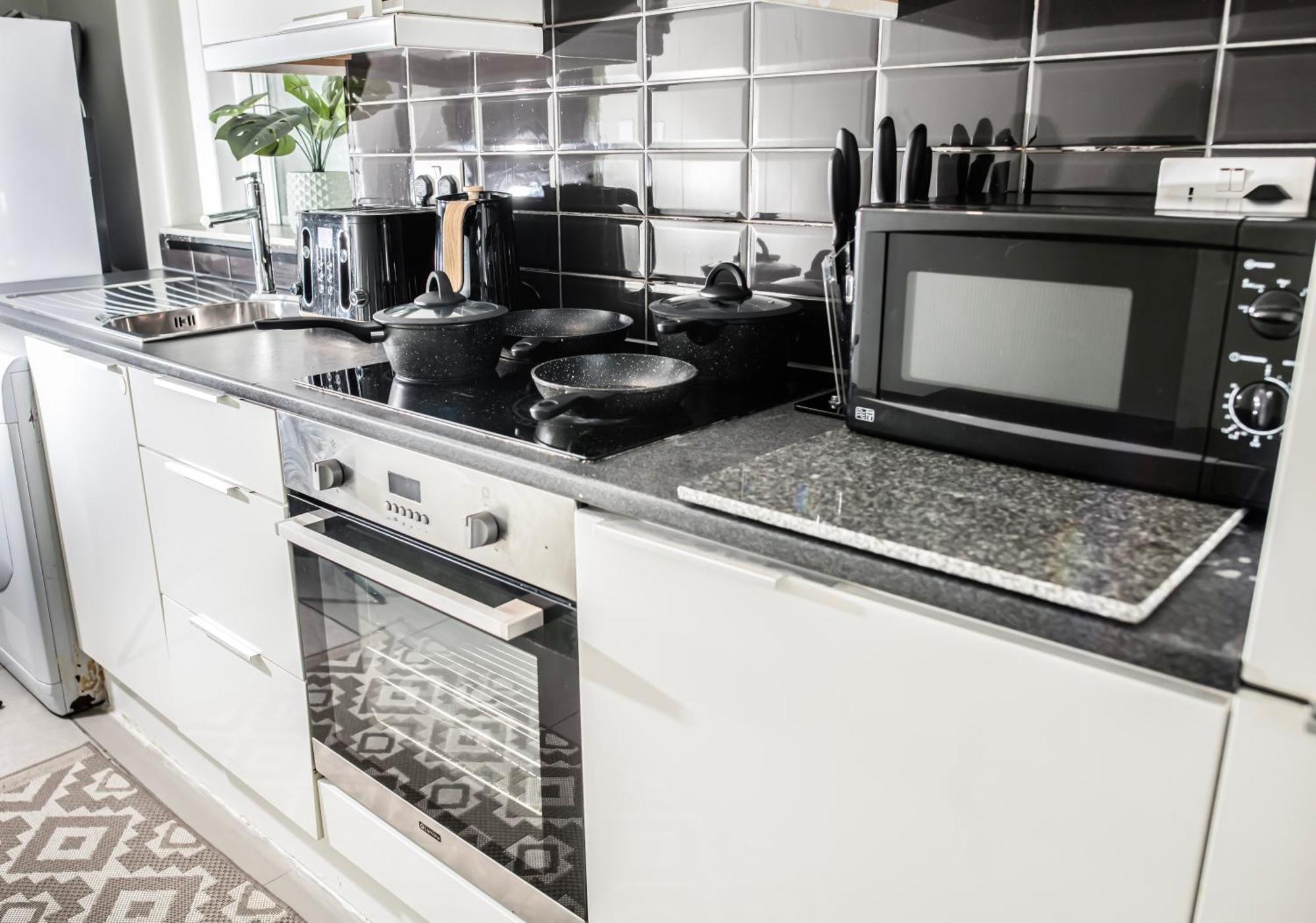 Apartment 2 Bedroom Flat With Indoor Fireplace In Shepherds Bush, Near White City