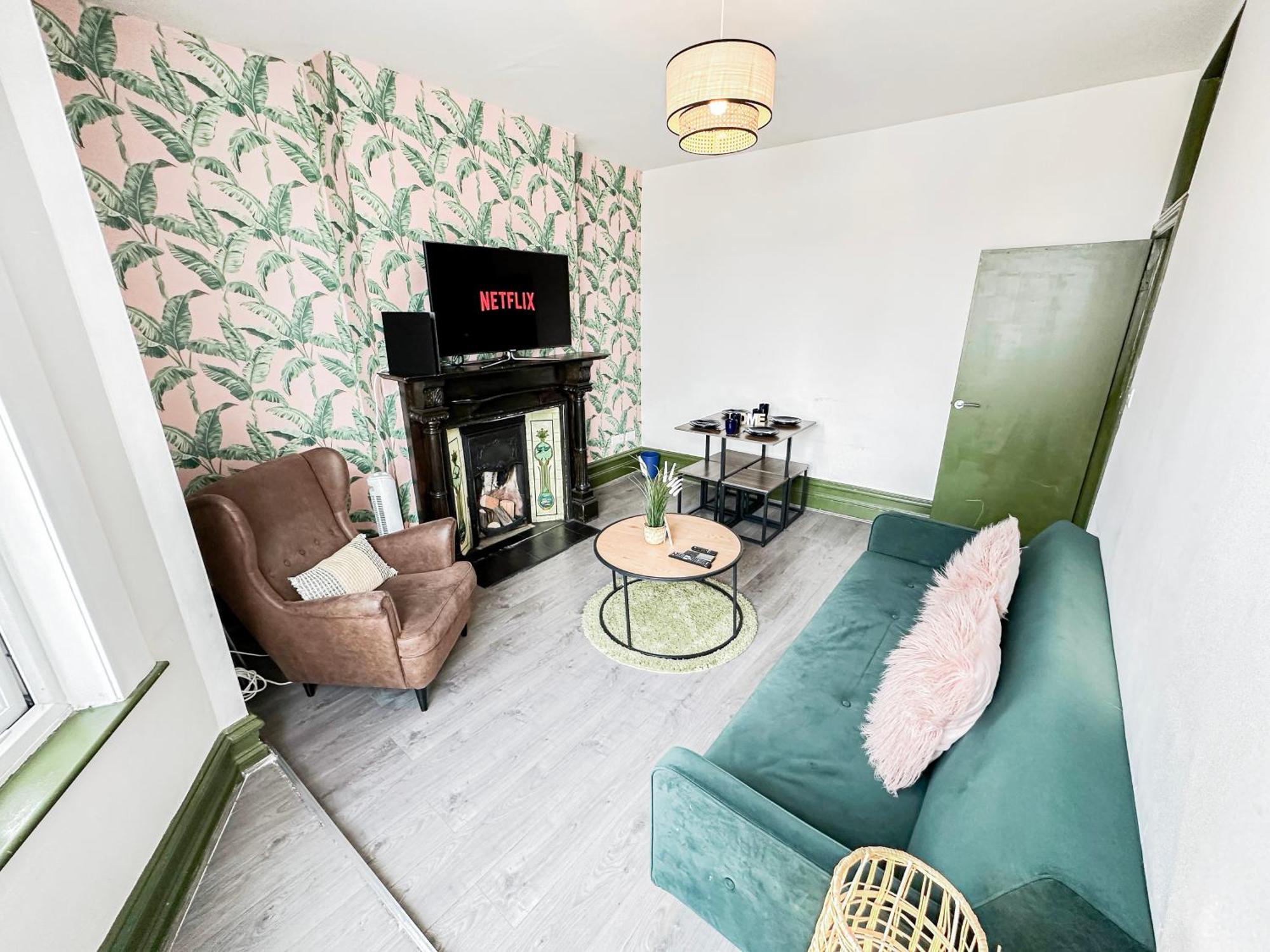 Apartment 2 Bedroom Flat With Indoor Fireplace In Shepherds Bush, Near White City *