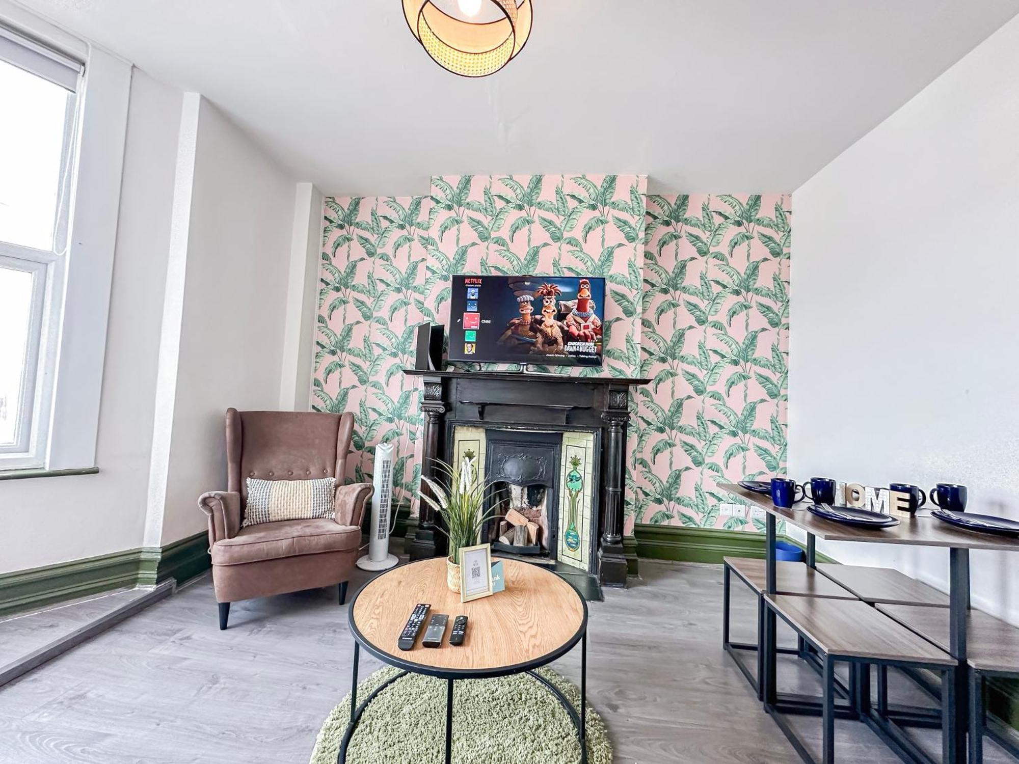 Apartment 2 Bedroom Flat With Indoor Fireplace In Shepherds Bush, Near White City