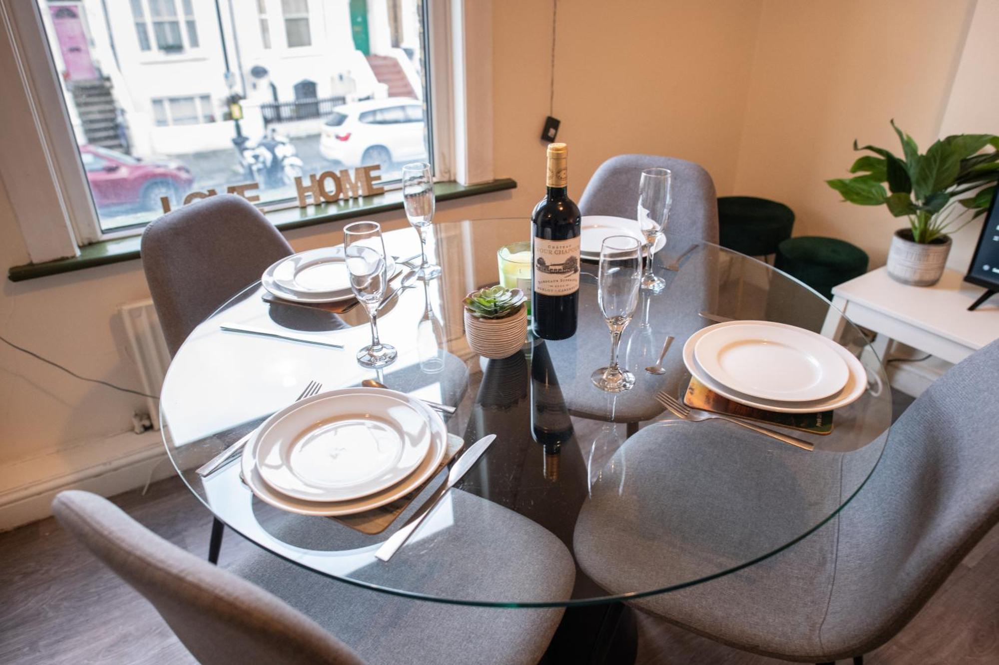 4 Bedroom Flat With High Speed Wi-fi In North Acton, Ealing, West Apartamento Londres