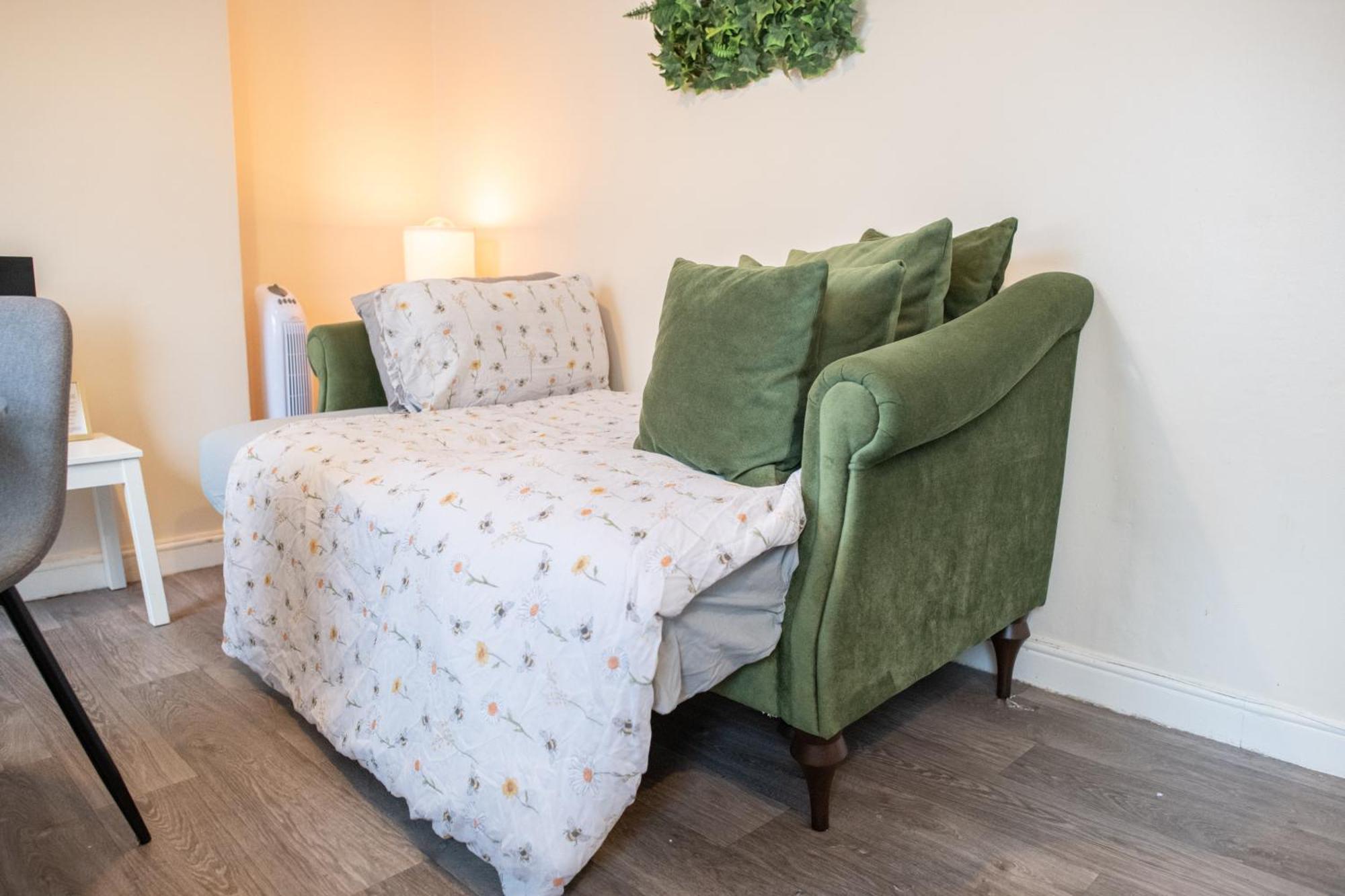 4 Bedroom Flat With High Speed Wi-fi In North Acton, Ealing, West Londres