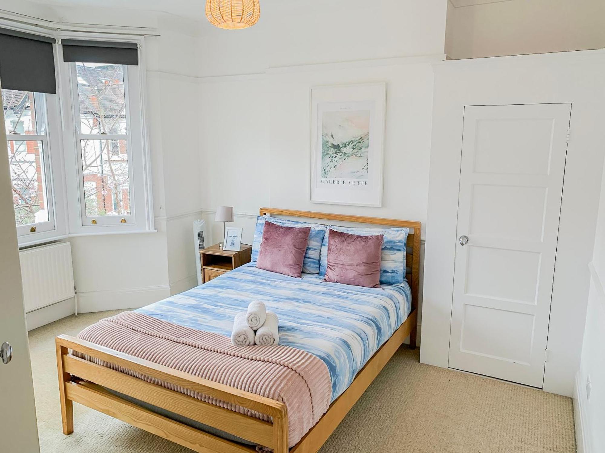 Lovely 3 Bedroom Maisonette With Private Roof Terrace In Hammersmith *