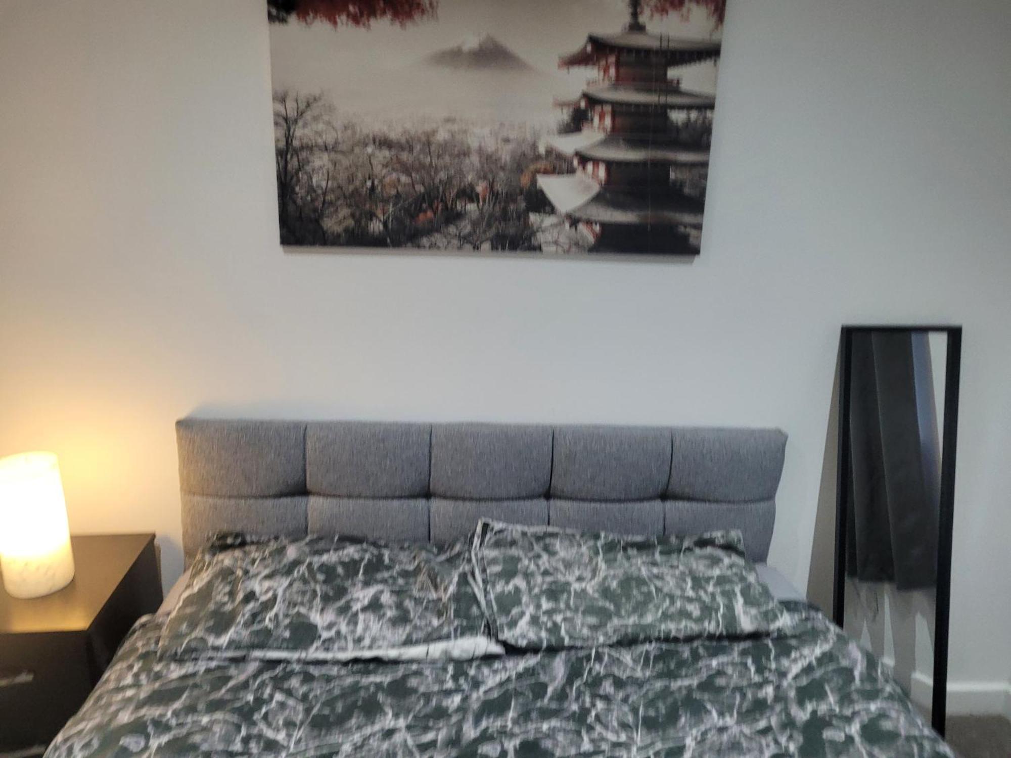 Private Rm In A 2 Bed Near 4 Train Stations Habitación en casa particular