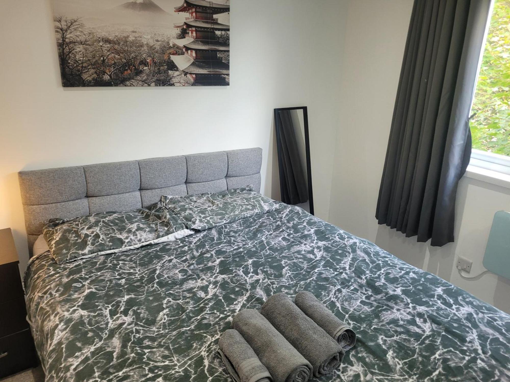 Private Rm In A 2 Bed Near 4 Train Stations Habitación en casa particular *