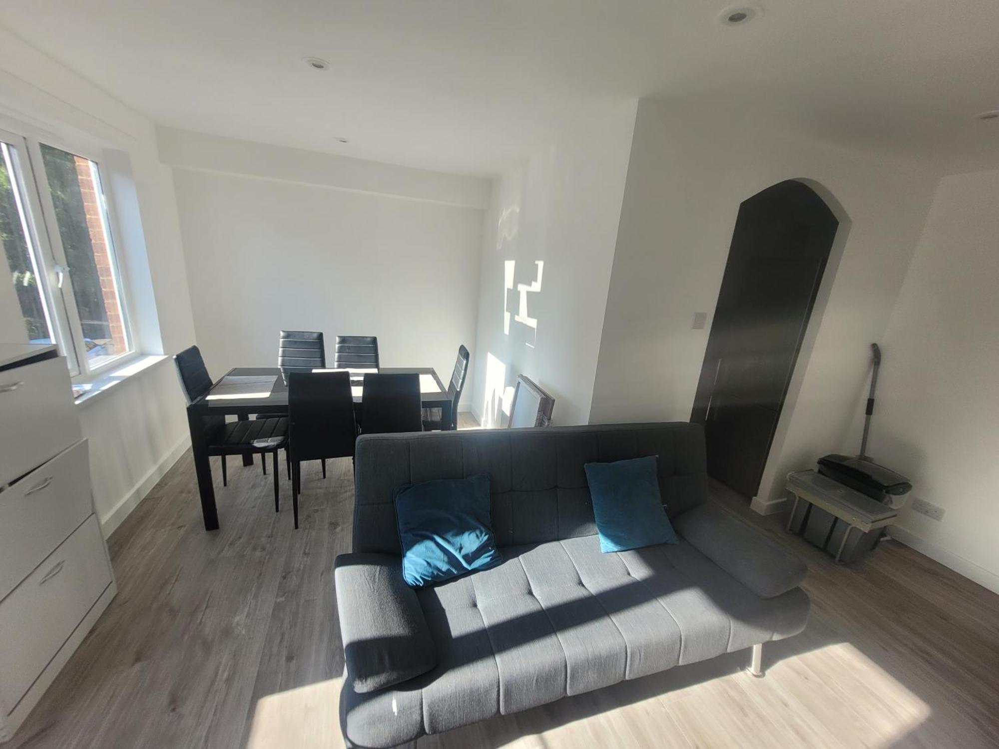 Private Rm In A 2 Bed Near 4 Train Stations Habitación en casa particular Londres