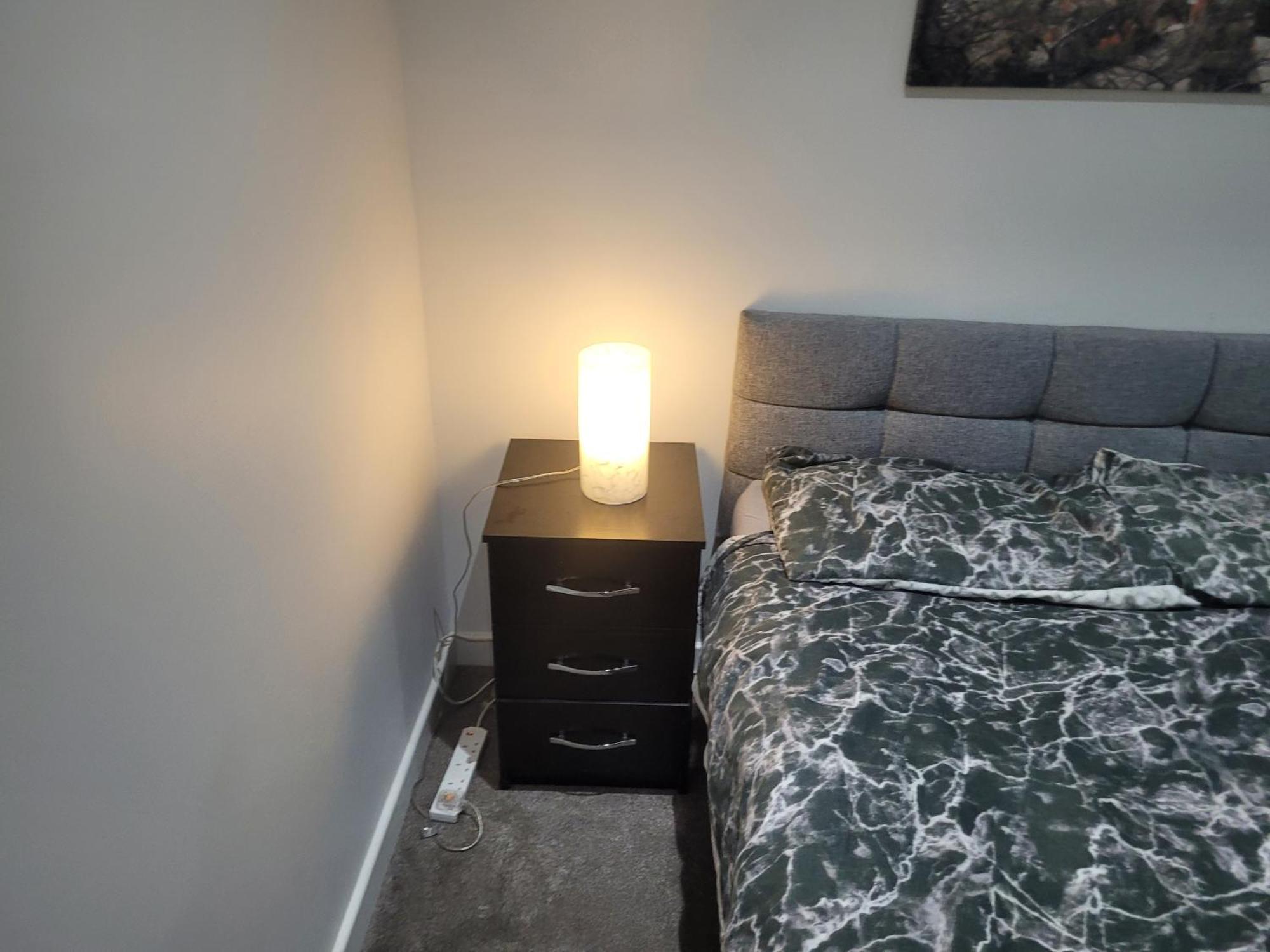 Private Rm In A 2 Bed Near 4 Train Stations