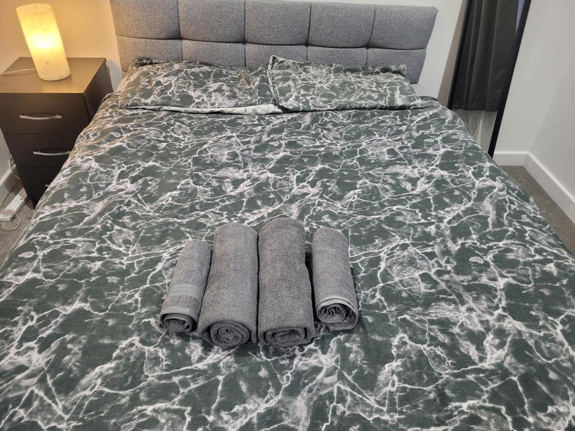 Private Rm In A 2 Bed Near 4 Train Stations Londres