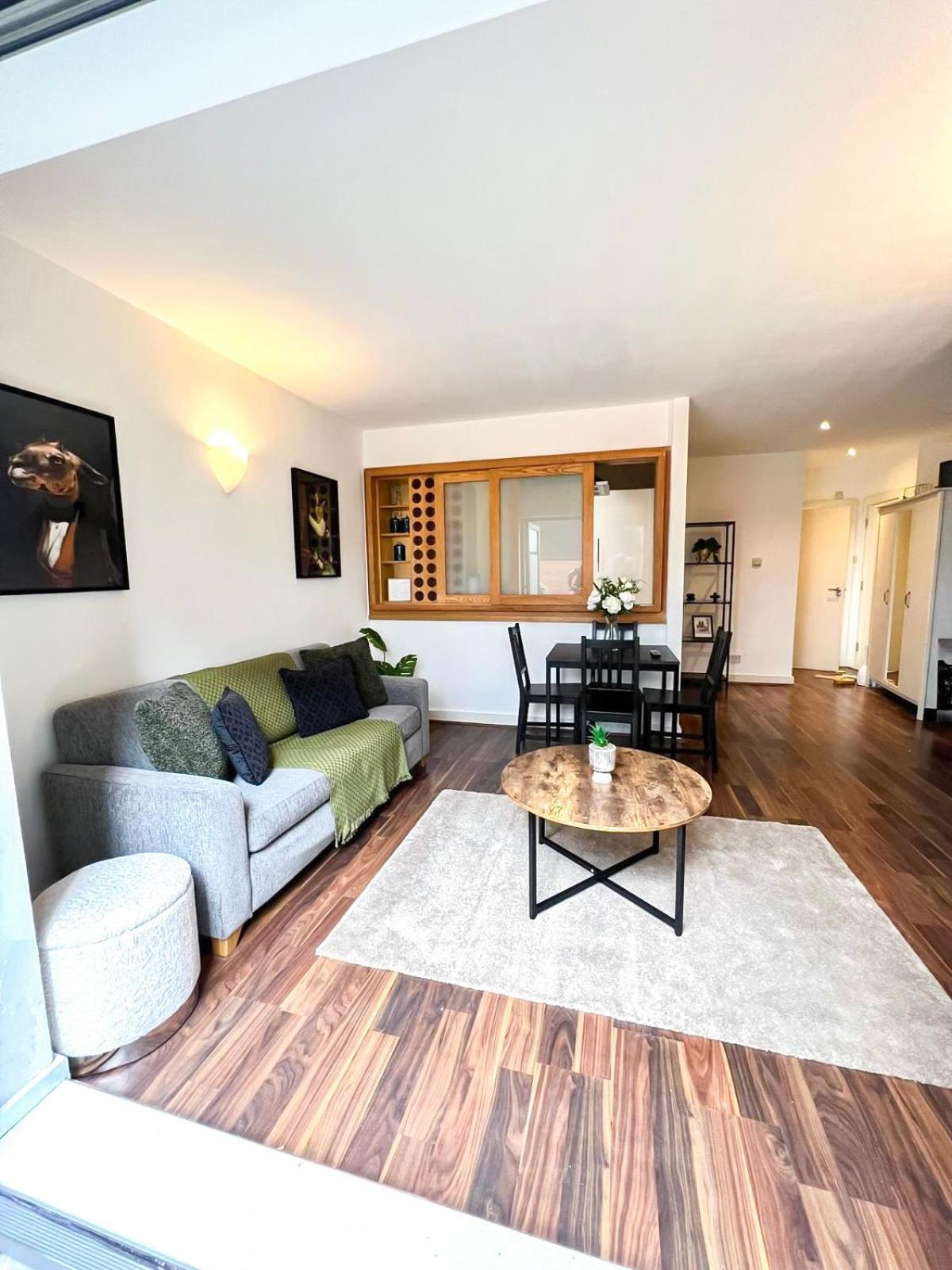 1 Bedroom Flat With Free Parking In Canary Wharf Near Musuem Apartamento Londres