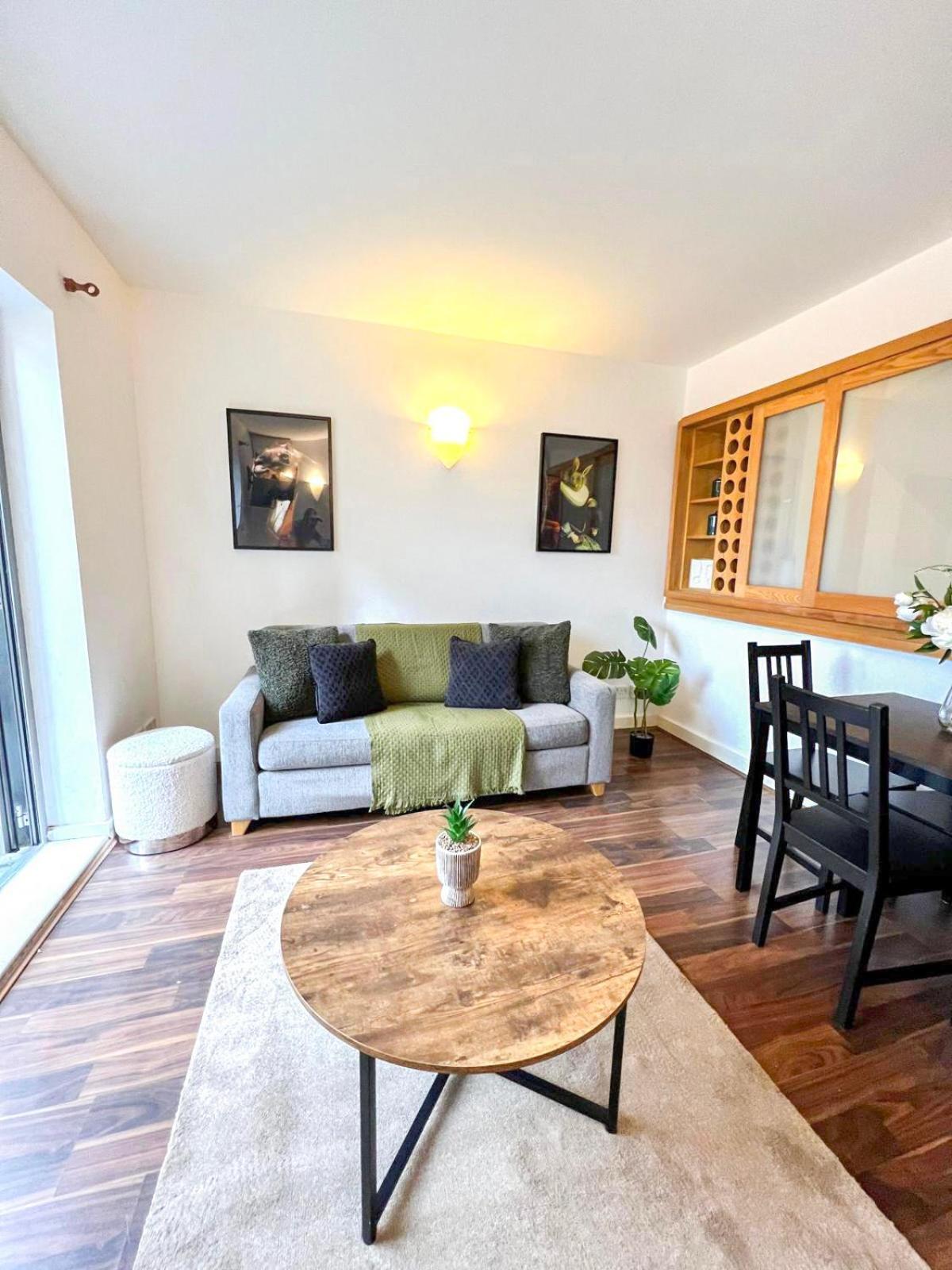1 Bedroom Flat With Free Parking In Canary Wharf Near Musuem * Londres