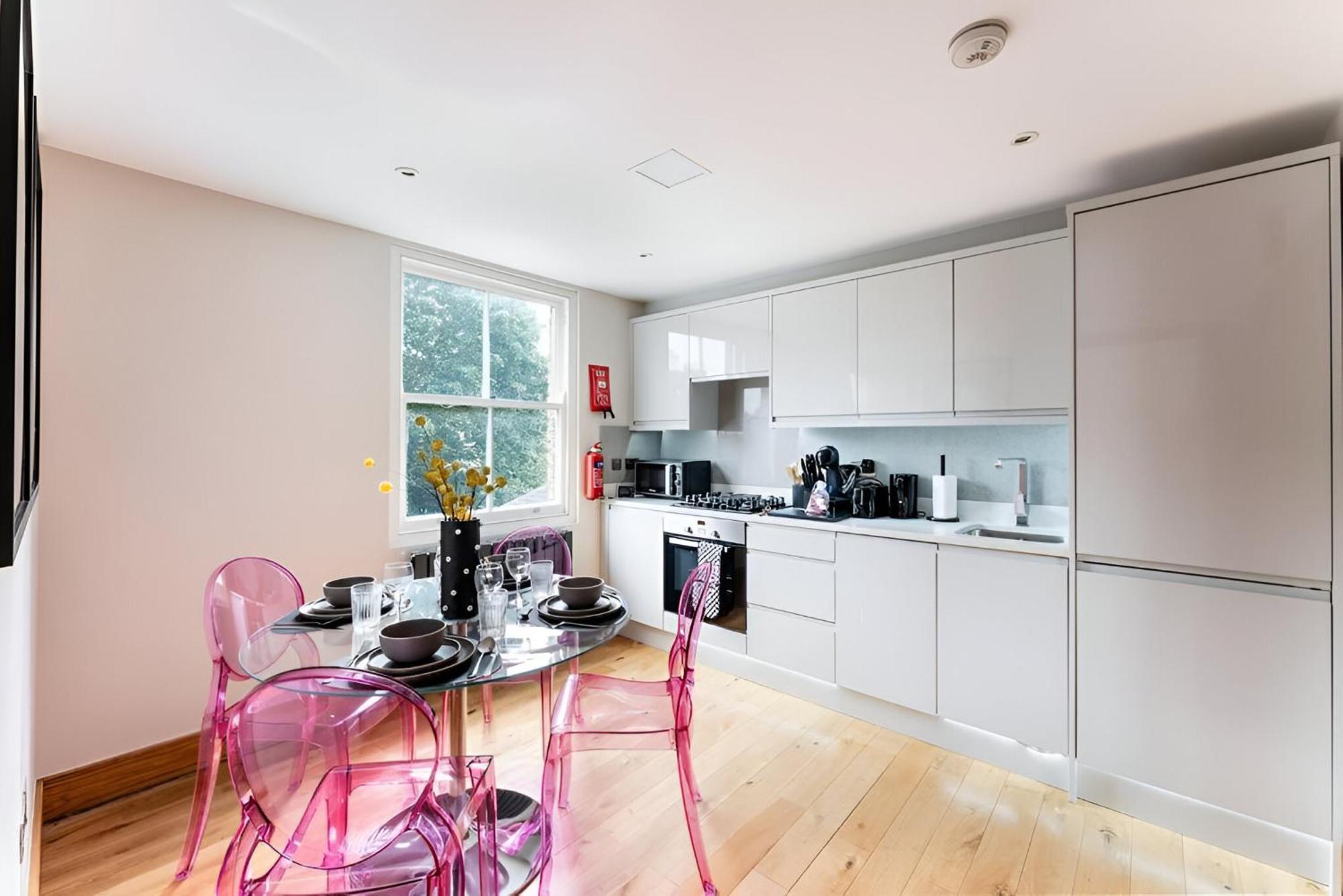 Vibrant Urban Escape, Family Friendly - Sleeps 8! Appartement