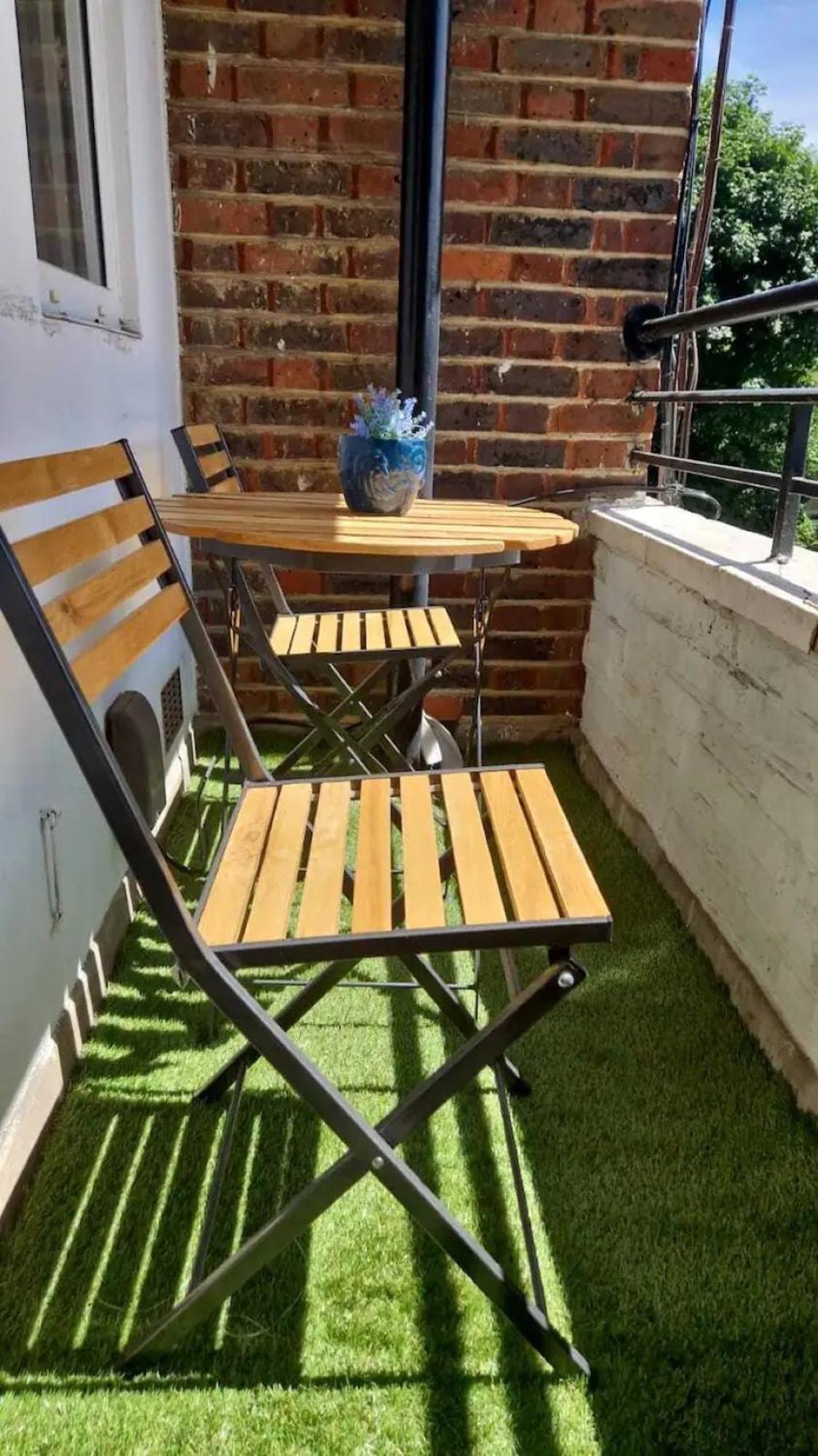 Charming 2-bedroom Flat With Private Balcony Near Islington Station, Canonbury Appartement
