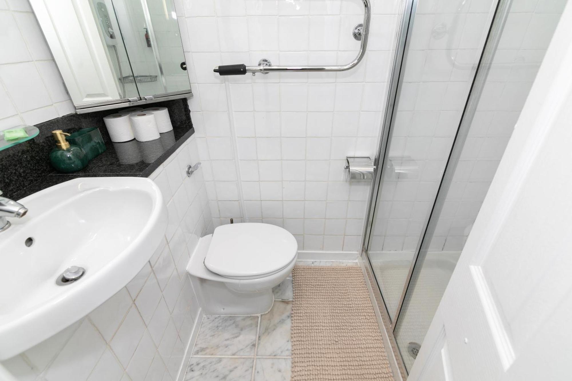 Modern Flat 5 Min To Holland Park! Apartment London