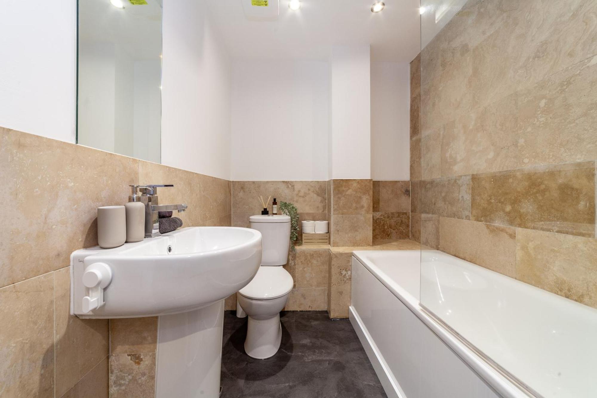Modern 3 Bed & 3 Bathrooms Flat, Hackney Downs Appartement