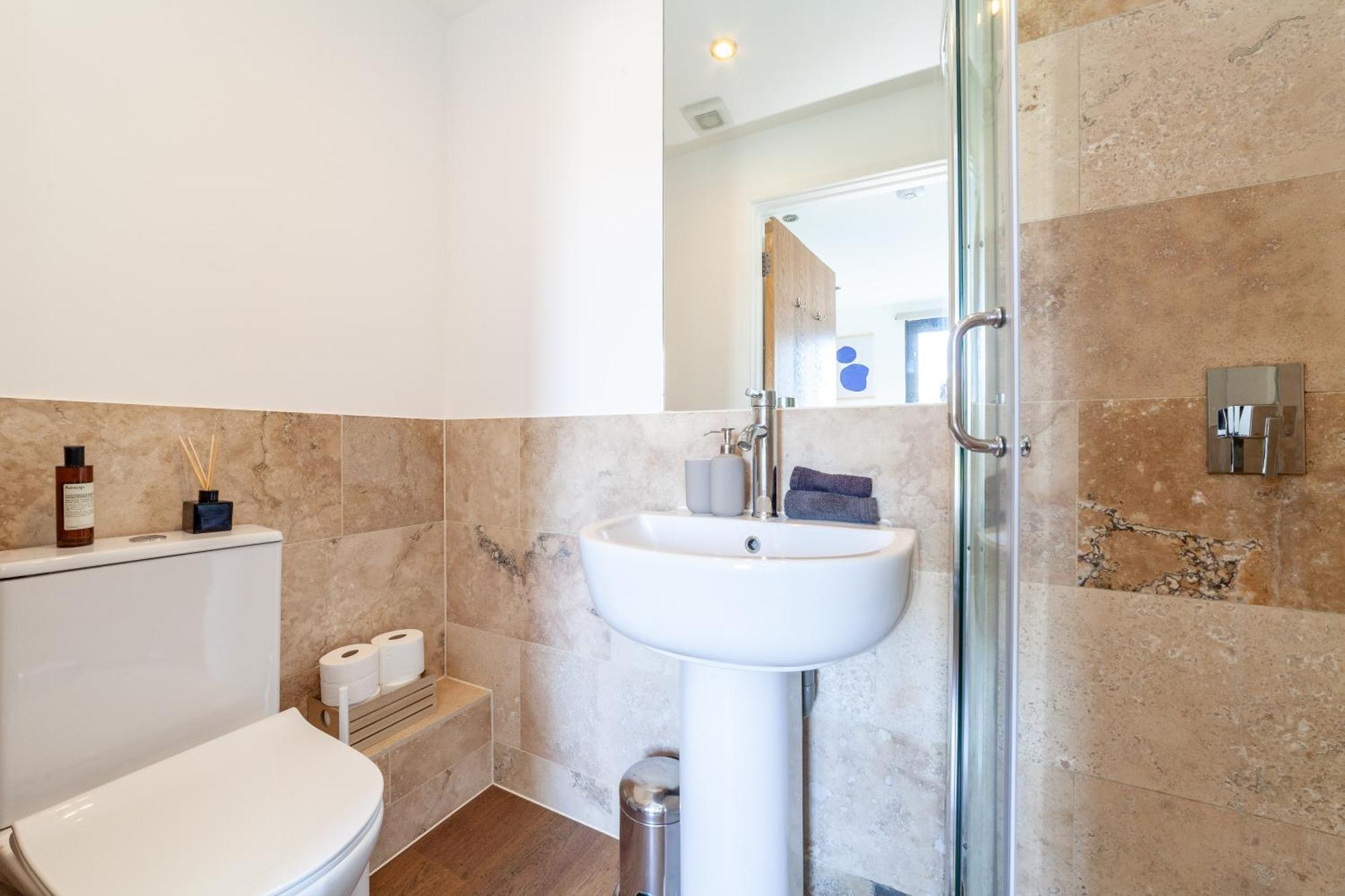 Modern 3 Bed & 3 Bathrooms Flat, Hackney Downs Appartement