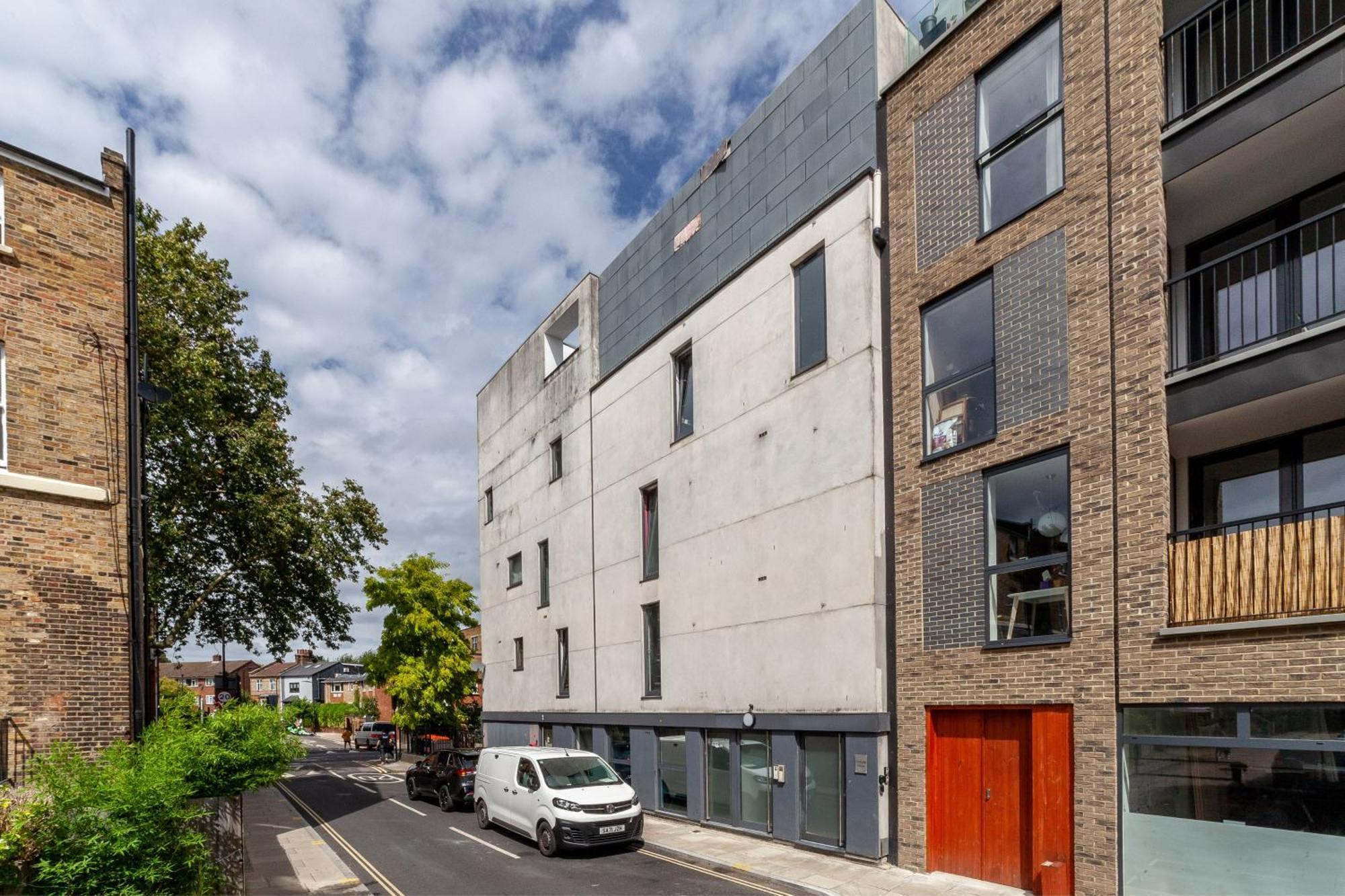 Modern 3 Bed & 3 Bathrooms Flat, Hackney Downs