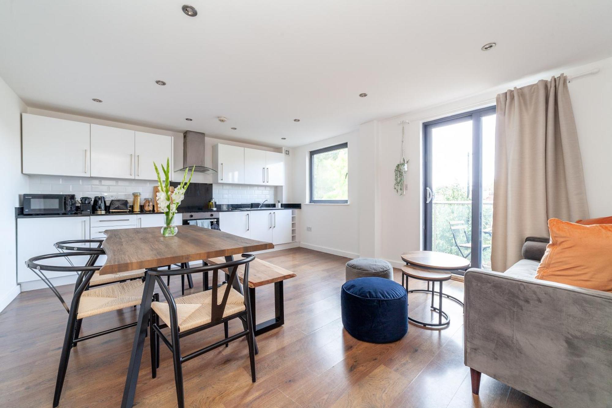 Modern 3 Bed & 3 Bathrooms Flat, Hackney Downs *