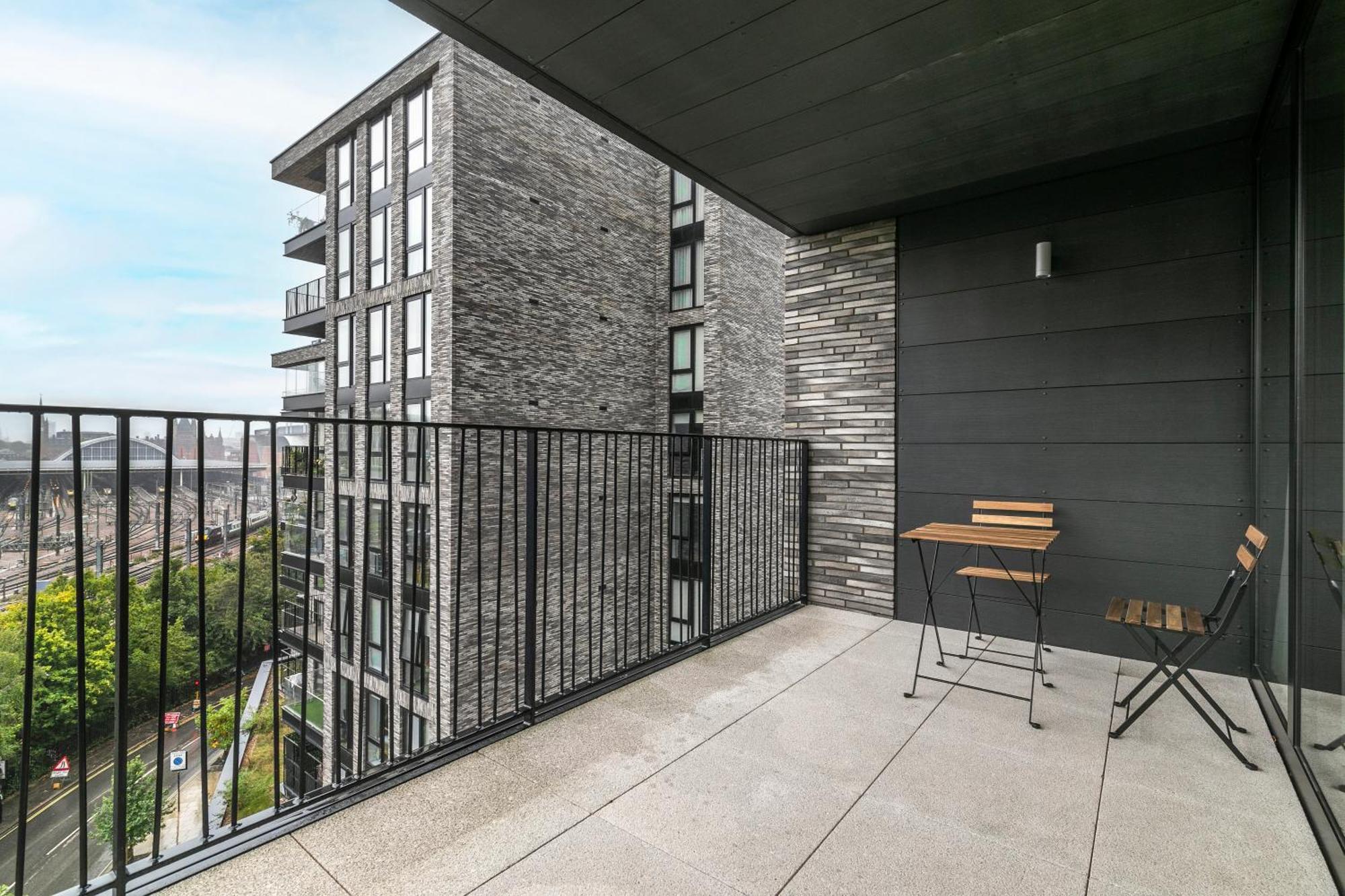 Kings Cross - Luxury 3 Bed Apartment, Private Balcony Londen