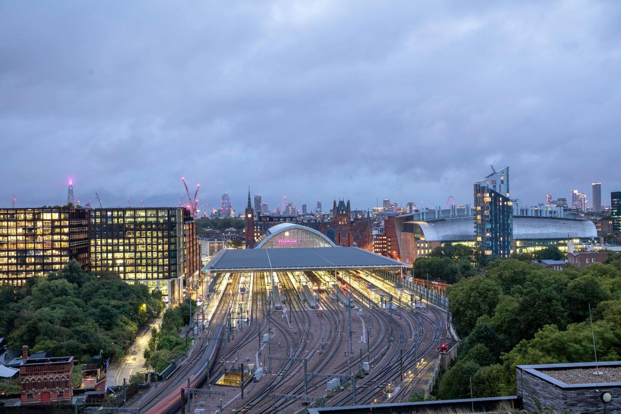 Kings Cross - Luxury 3 Bed Apartment, Private Balcony