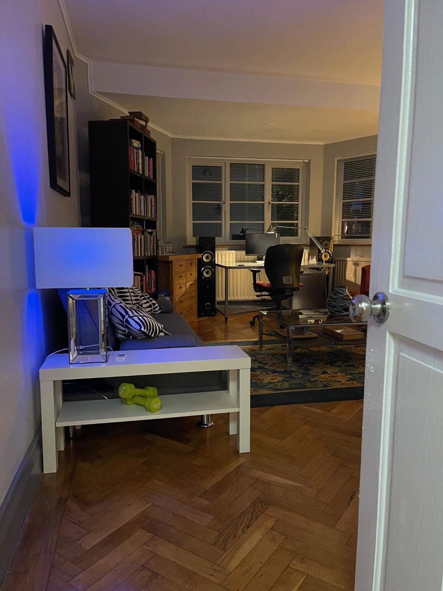 Large Double Bedroom 10 Minutes To Pensión *