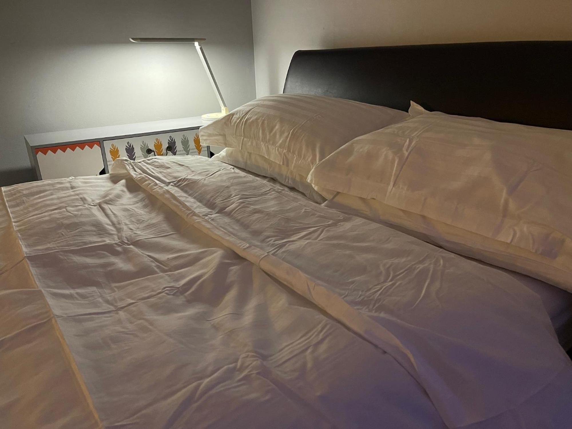 Large Double Bedroom 10 Minutes To Pensión