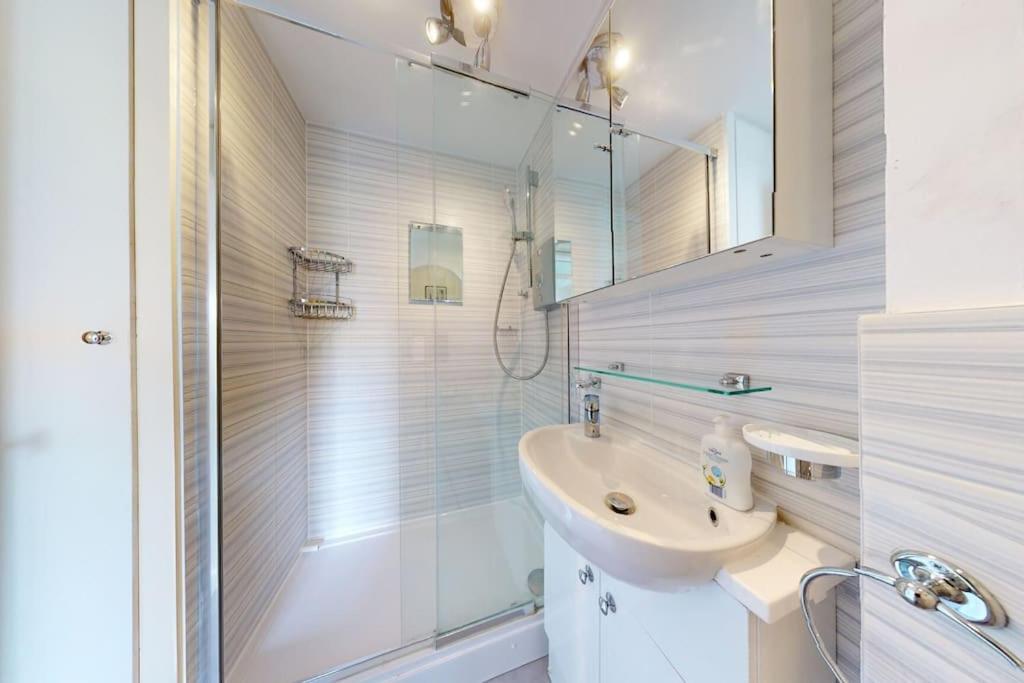 Canal View 2bd Flat - Regents Park! Appartement