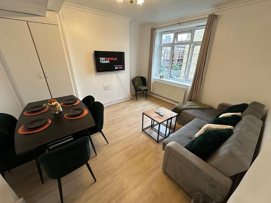 Chic 3 Bedroom Flat Ontower Bridge * Londres