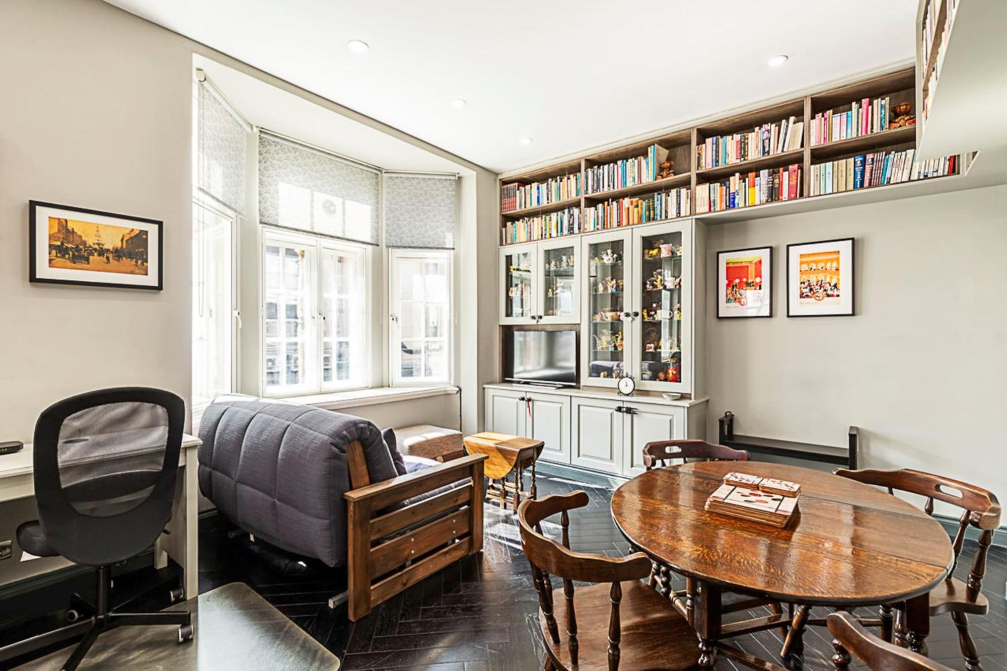Book Lovers' West End Appartement