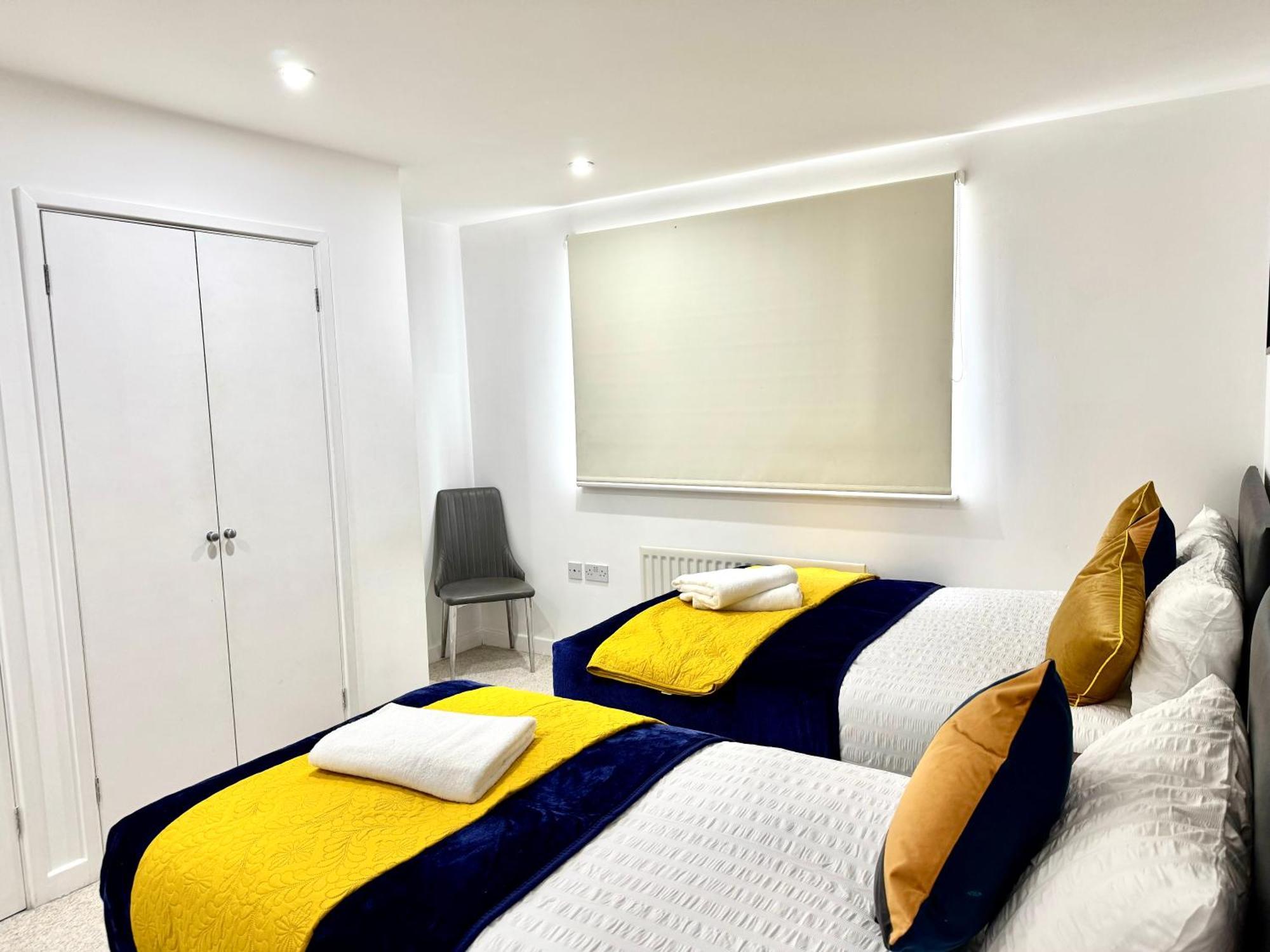 2 Bed, 2 Bath, Ground Floor Whole With Parking, Near & Stratford, Close To Station, Zone 2 * Londres