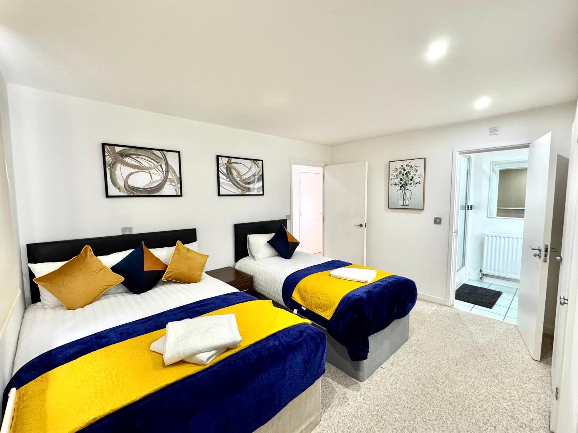 Apartamento 2 Bed, 2 Bath, Ground Floor Whole With Parking, Near & Stratford, Close To Station, Zone 2 *