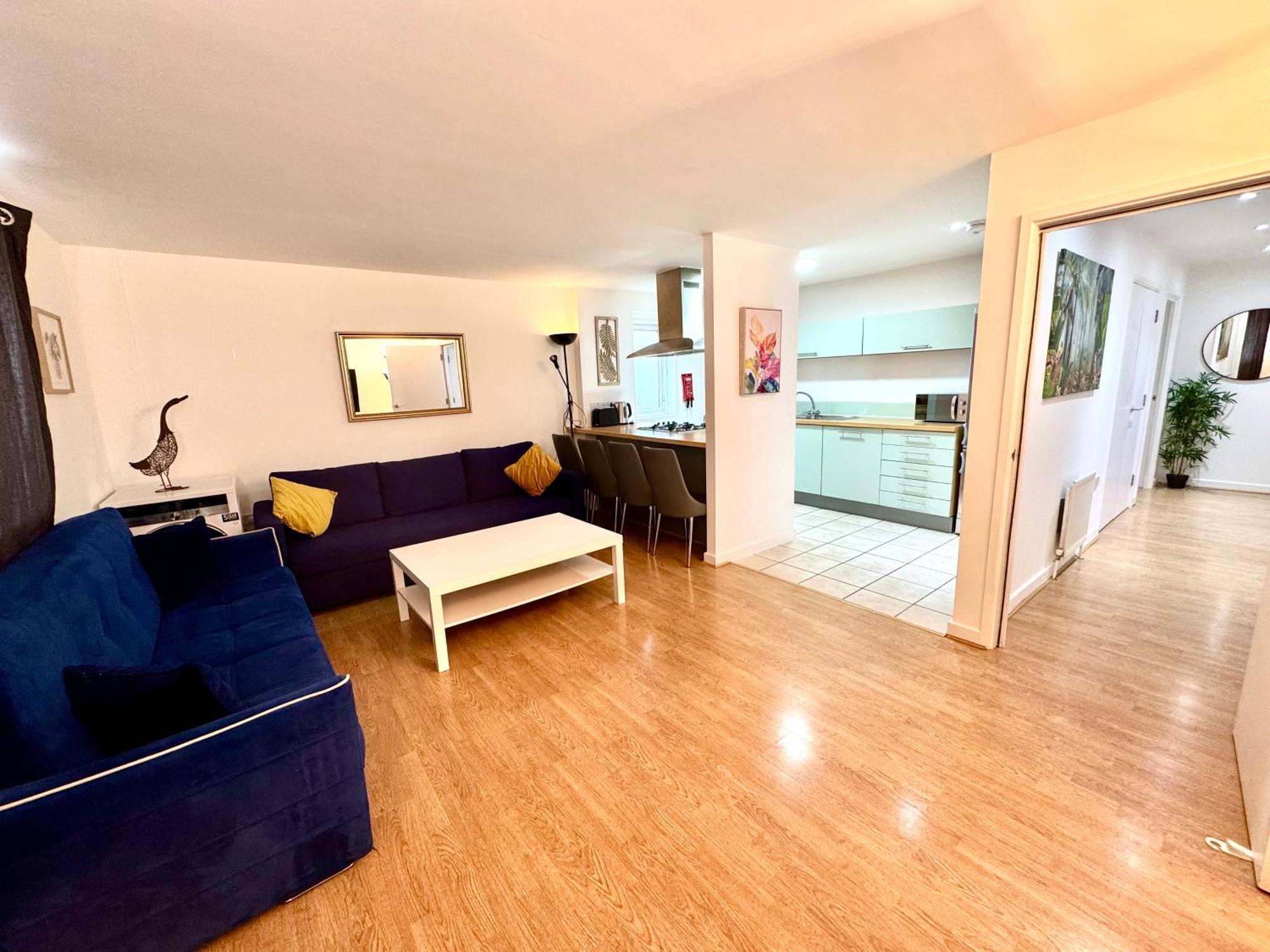 Apartamento 2 Bed, 2 Bath, Ground Floor Whole With Parking, Near & Stratford, Close To Station, Zone 2