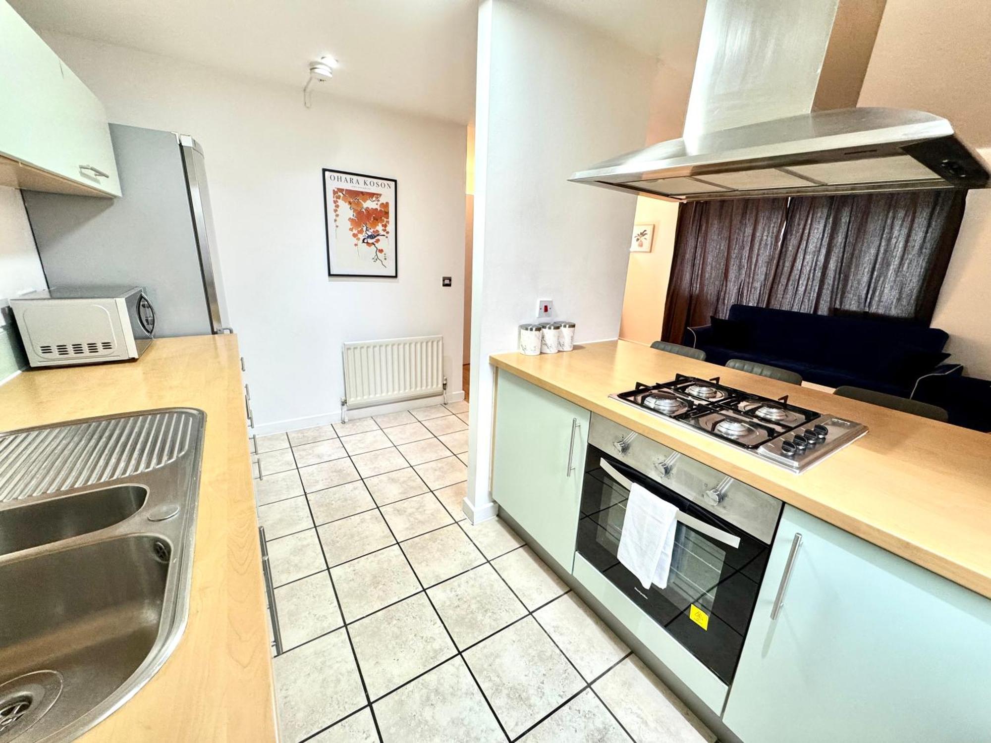 2 Bed, 2 Bath, Ground Floor Whole With Parking, Near & Stratford, Close To Station, Zone 2 Londres