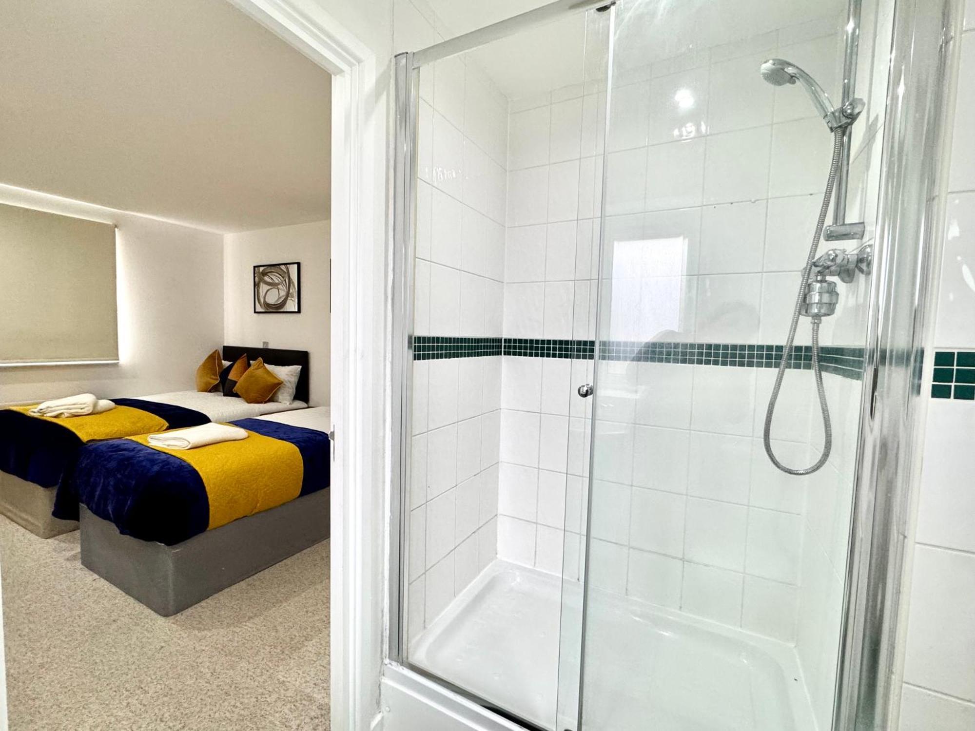 2 Bed, 2 Bath, Ground Floor Whole With Parking, Near & Stratford, Close To Station, Zone 2 Apartamento *