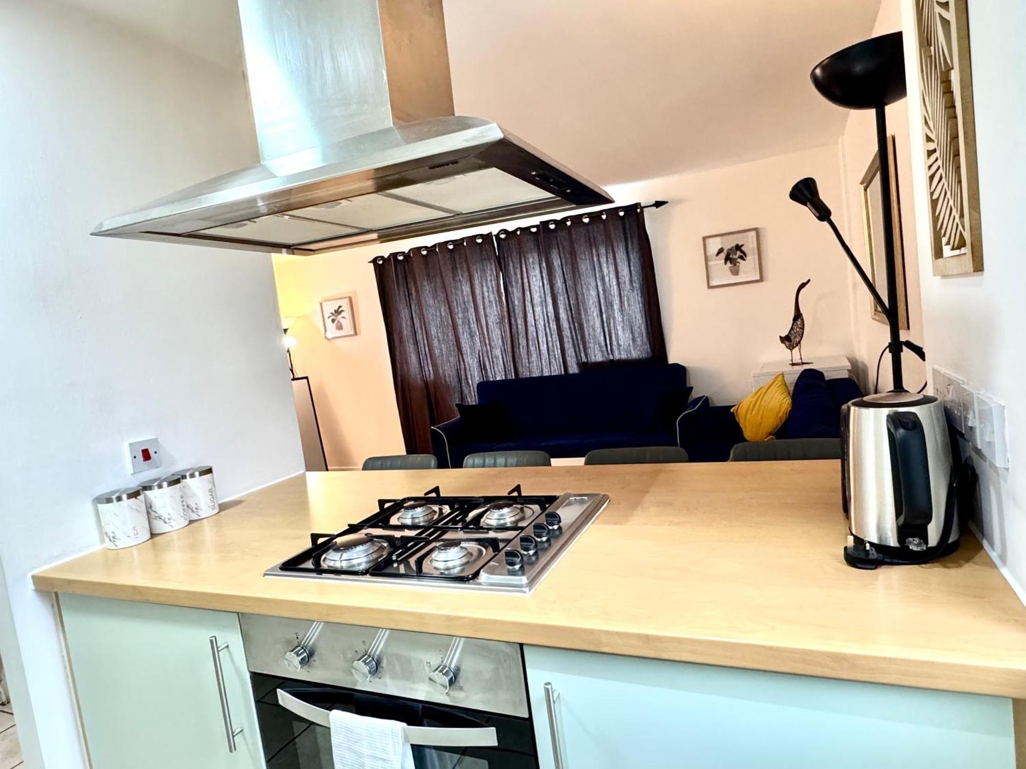2 Bed, 2 Bath, Ground Floor Whole With Parking, Near & Stratford, Close To Station, Zone 2 Londres