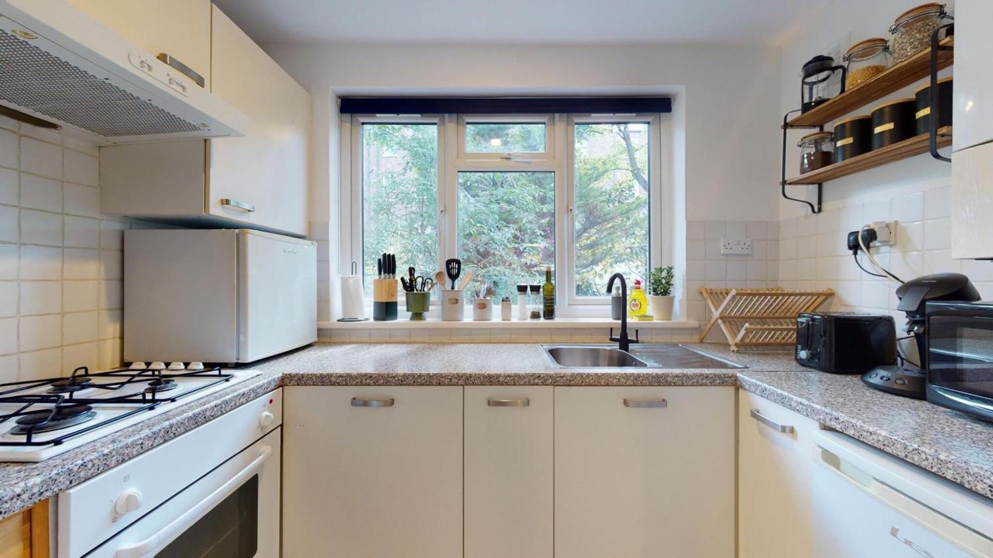 1 Bedroom Superior Apartment In Maida Vale *