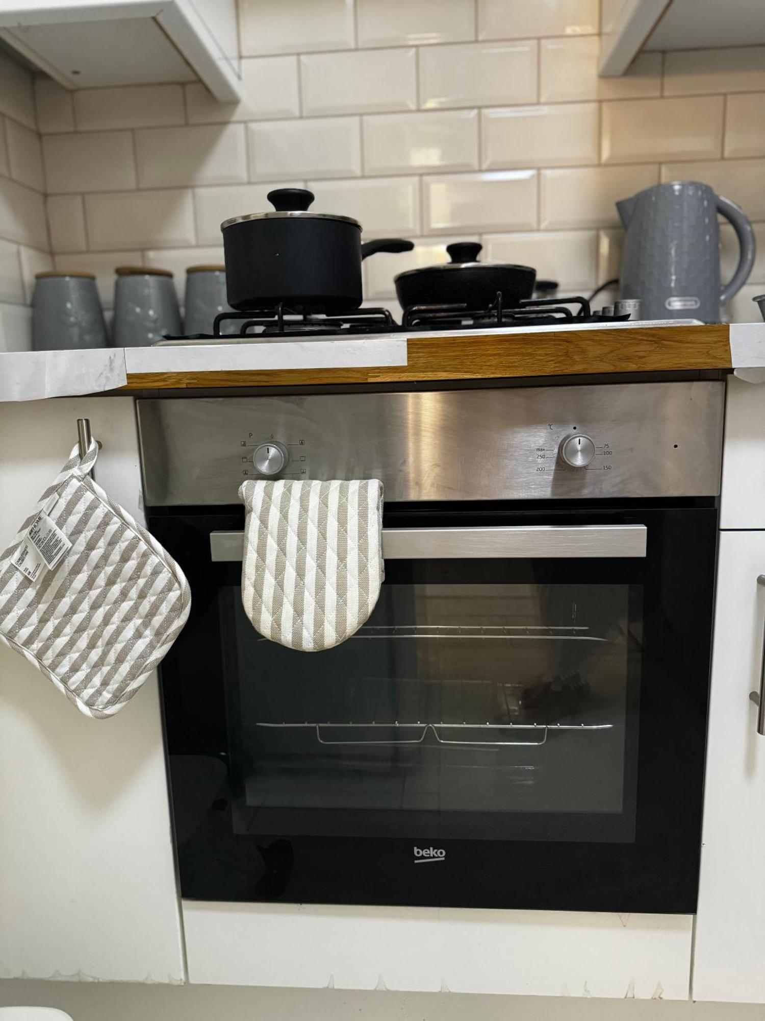 5 Min From Westfield, Stratford, , And Elizabeth Olympic Park With Free Netflix Apartamento Londres