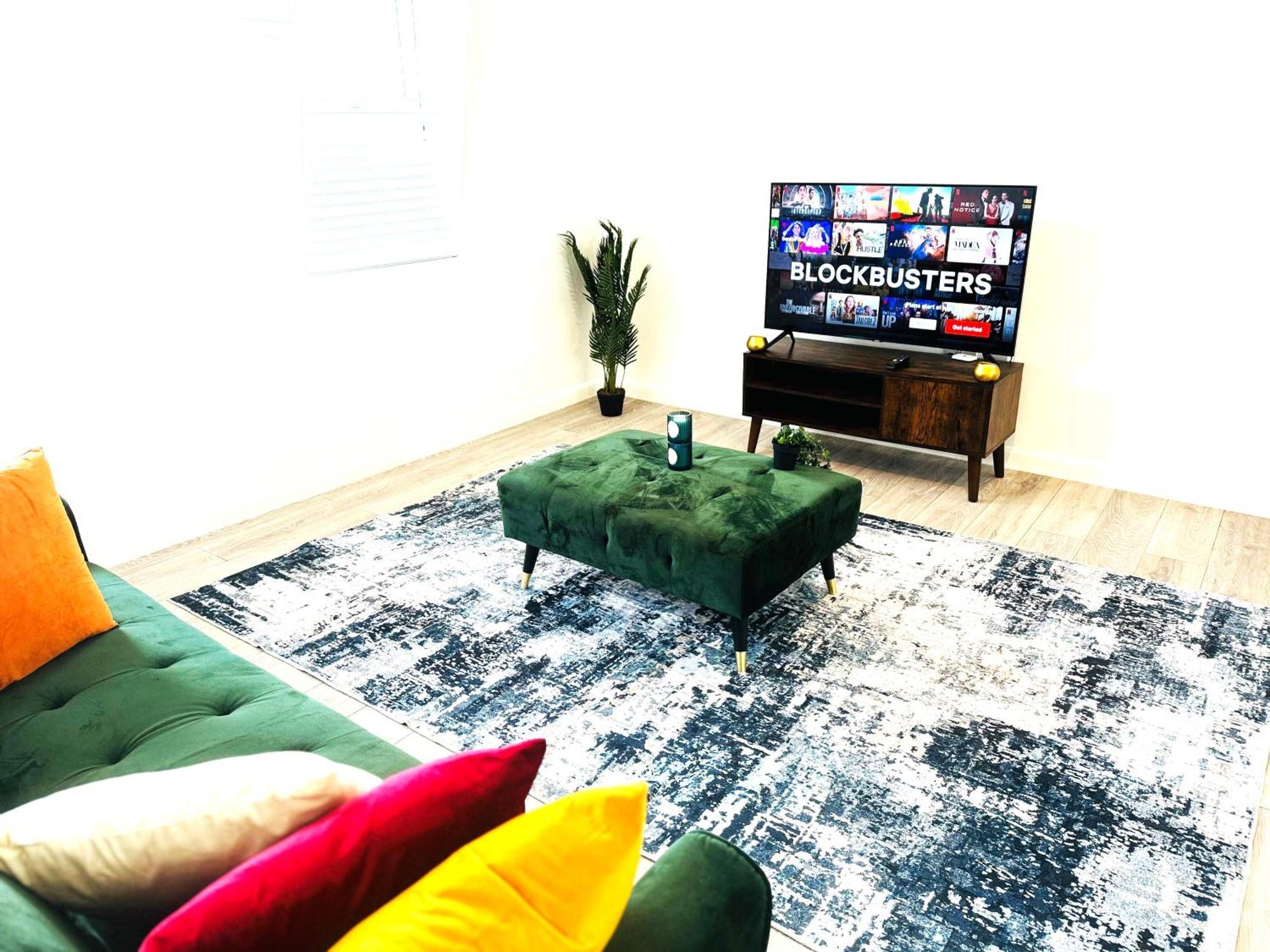 Away From 2 Bedroom Flat 5 Minutes Walk To Alexander Palace Station 15 Min Via Tube To Central With Free Parking * Londres