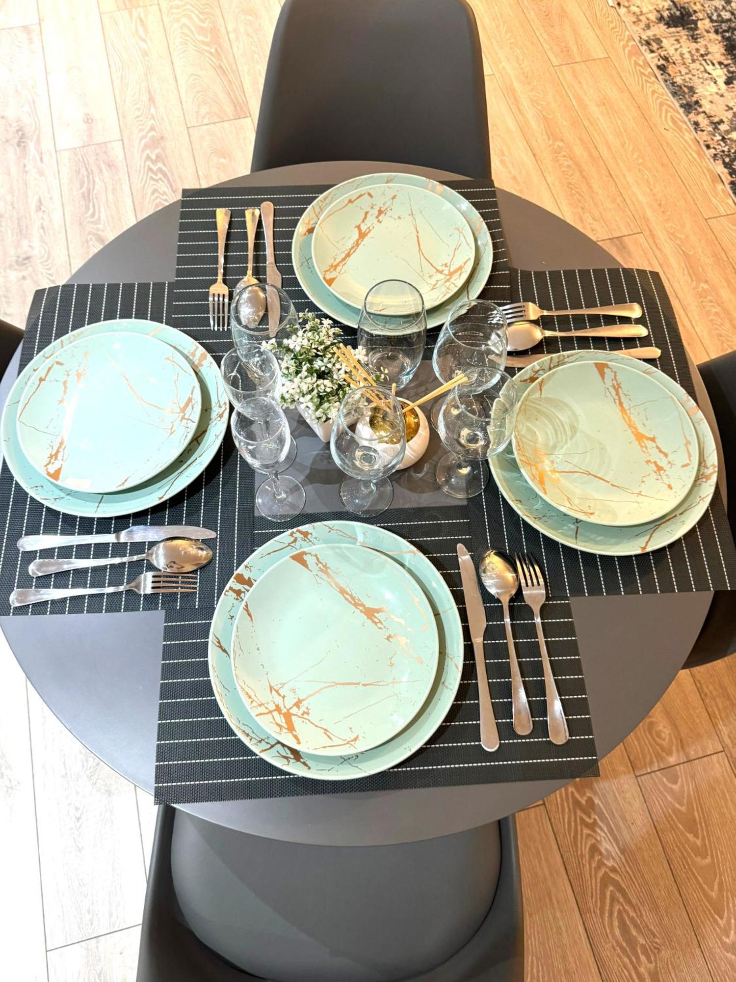 Away From 2 Bedroom Flat 5 Minutes Walk To Alexander Palace Station 15 Min Via Tube To Central With Free Parking Appartement Londres