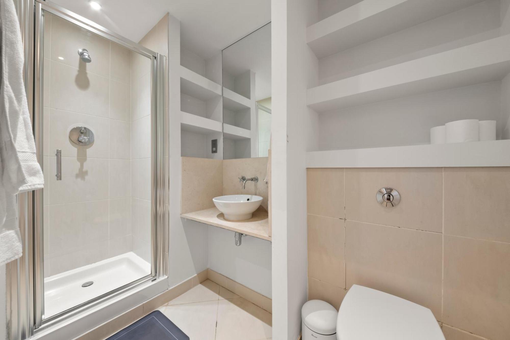 Londwell, Canary Wharf River Thames Balcony Penthouse Apartment *
