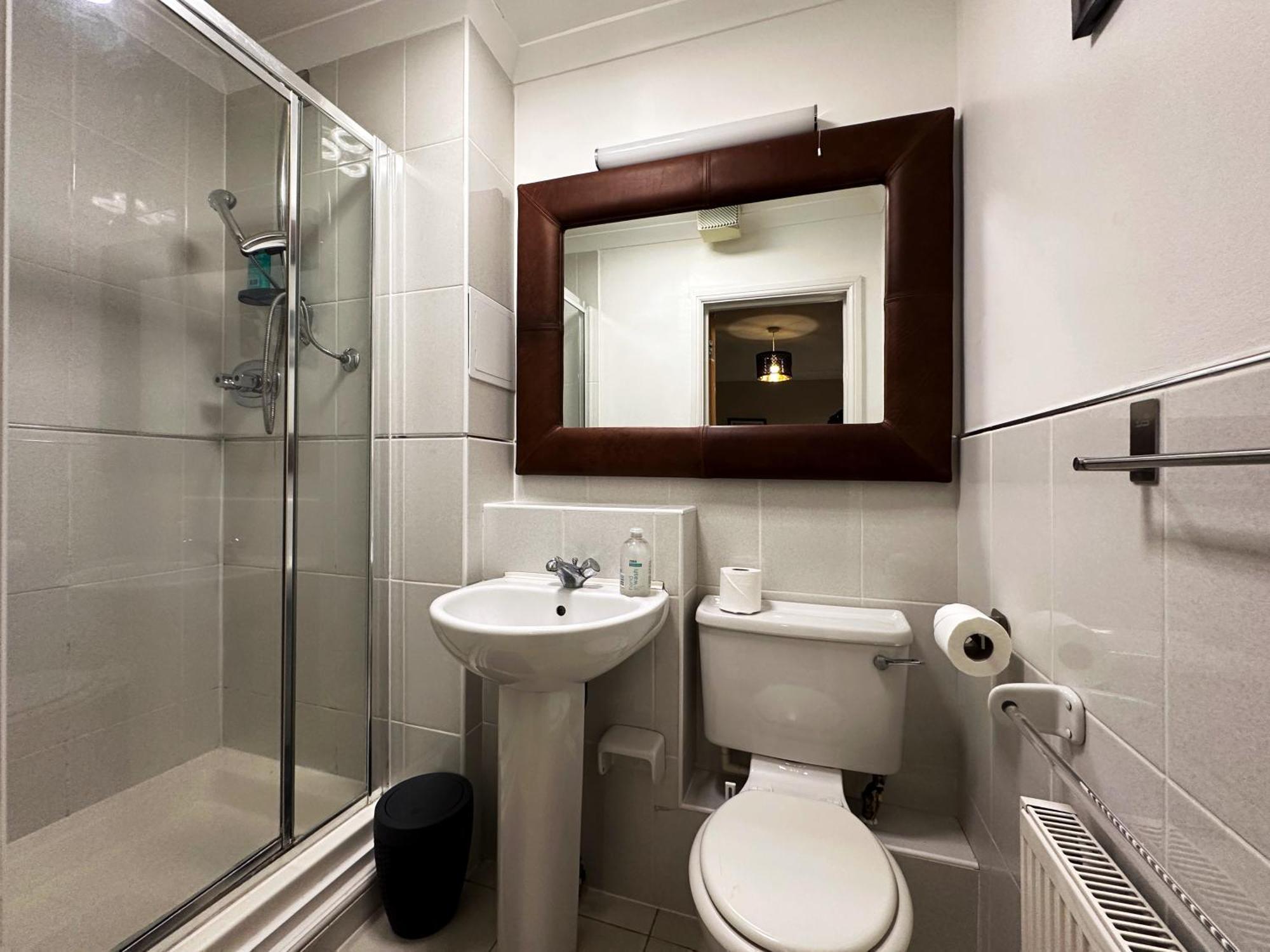 Apartamento Betty's Place In Tower Hill - 2 Double Beds, Max 4 People, Great Location In