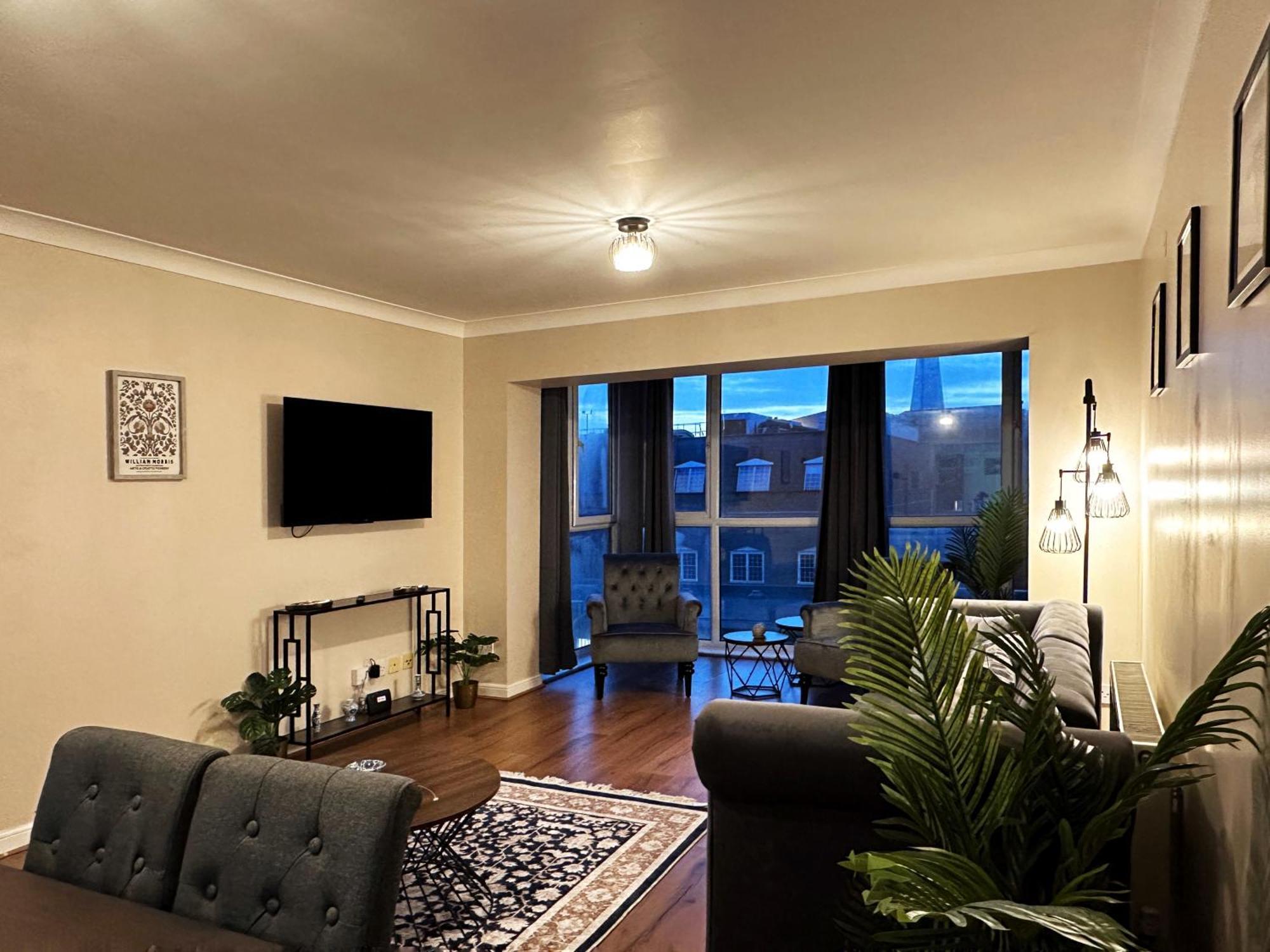 Betty's Place In Tower Hill - 2 Double Beds, Max 4 People, Great Location In Apartamento Londres