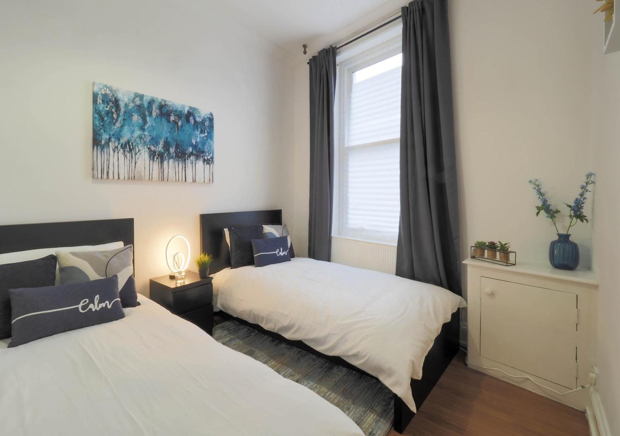 F1 Cozy 2 Bed Flat Opposite Olympia Sleeps 5 People * London