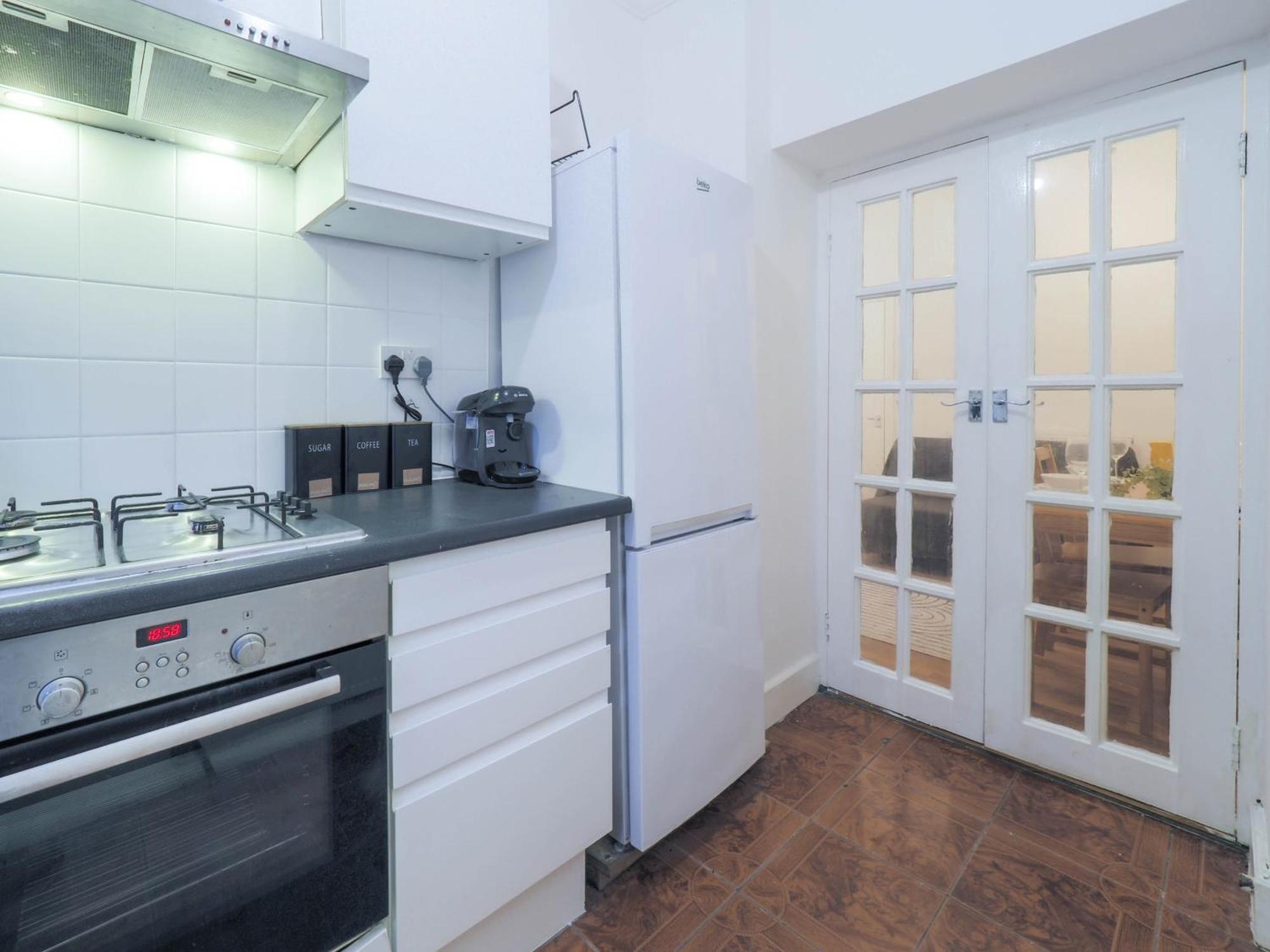 Apartment F1 Cozy 2 Bed Flat Opposite Olympia Sleeps 5 People *